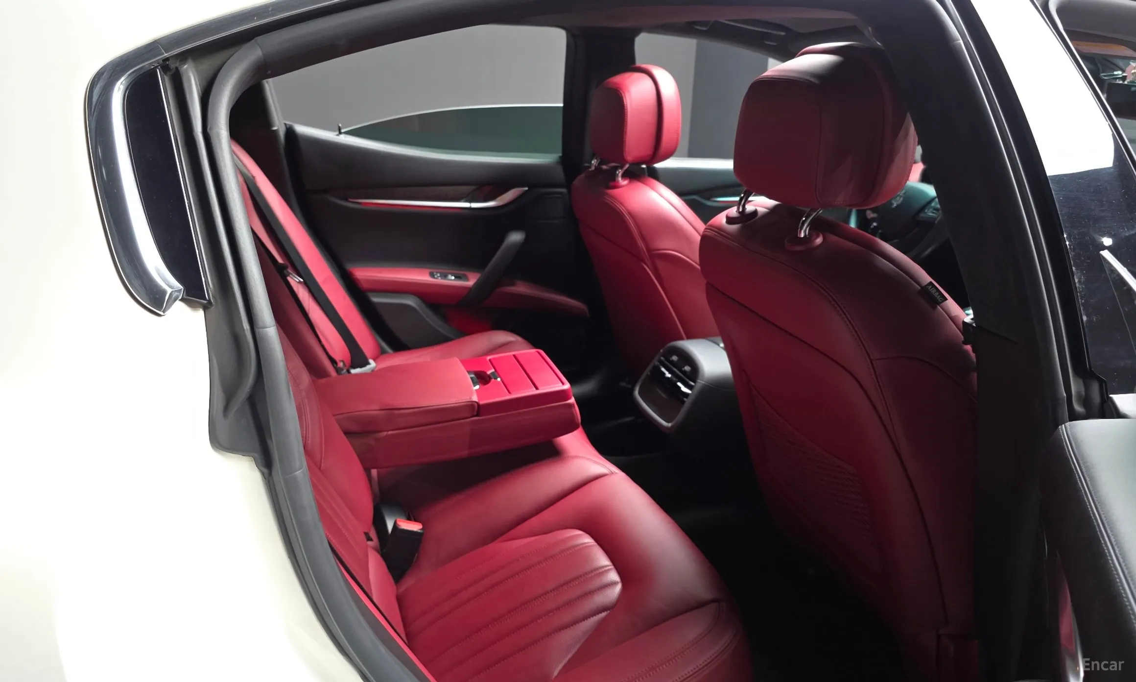 Maserati Ghibli превью 12