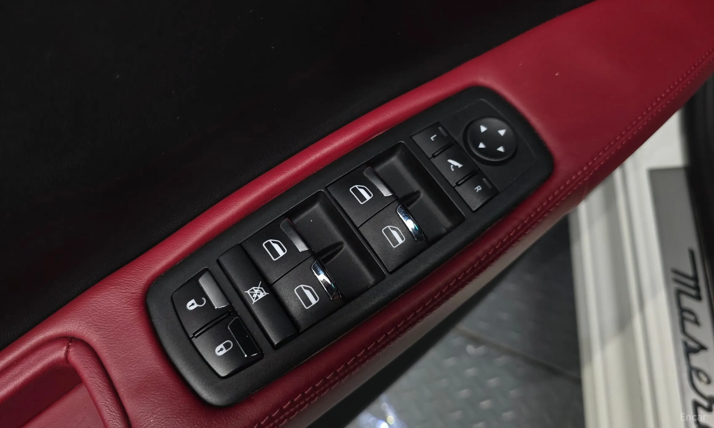 Maserati Ghibli превью 16