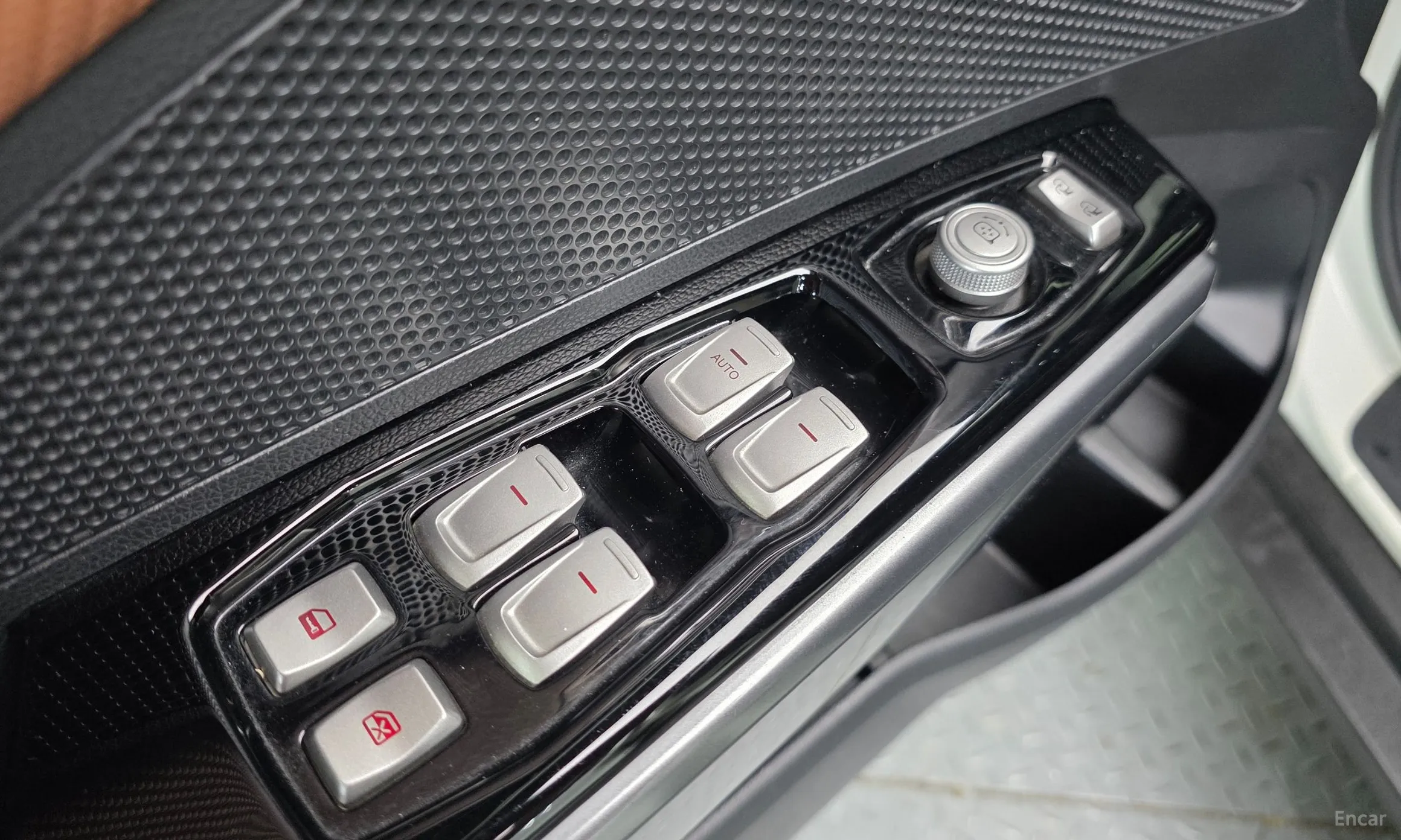 KG Mobility (SsangYong) Tivoli Armor превью 12