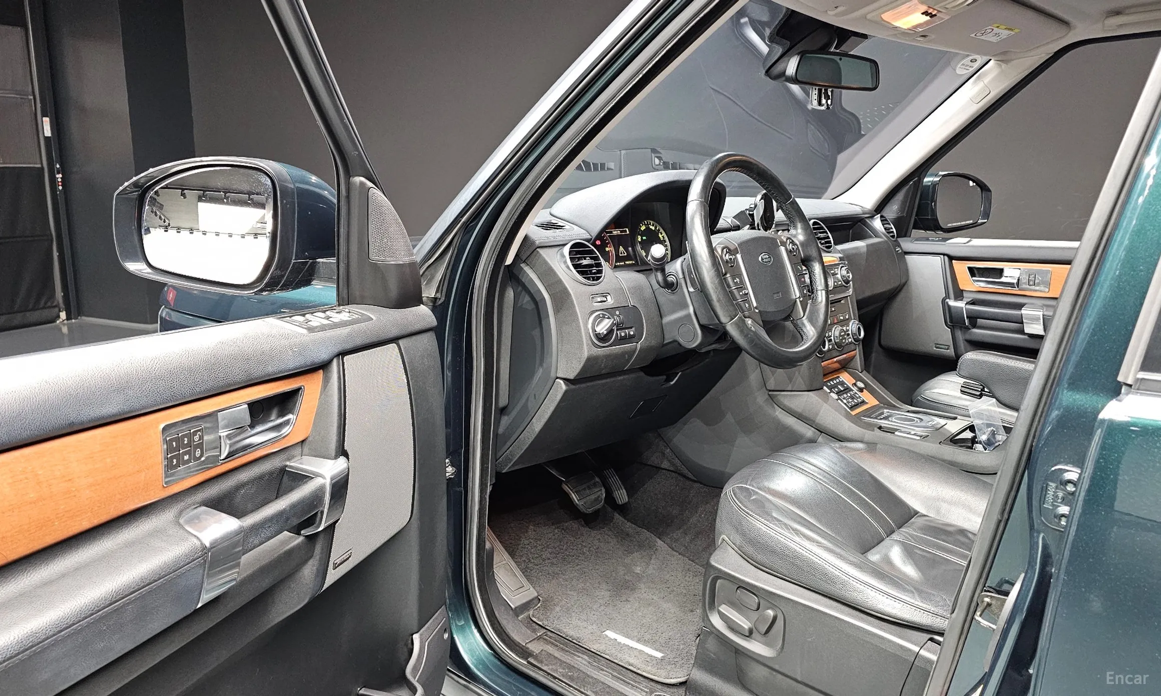 Land Rover Discovery 4 превью 10