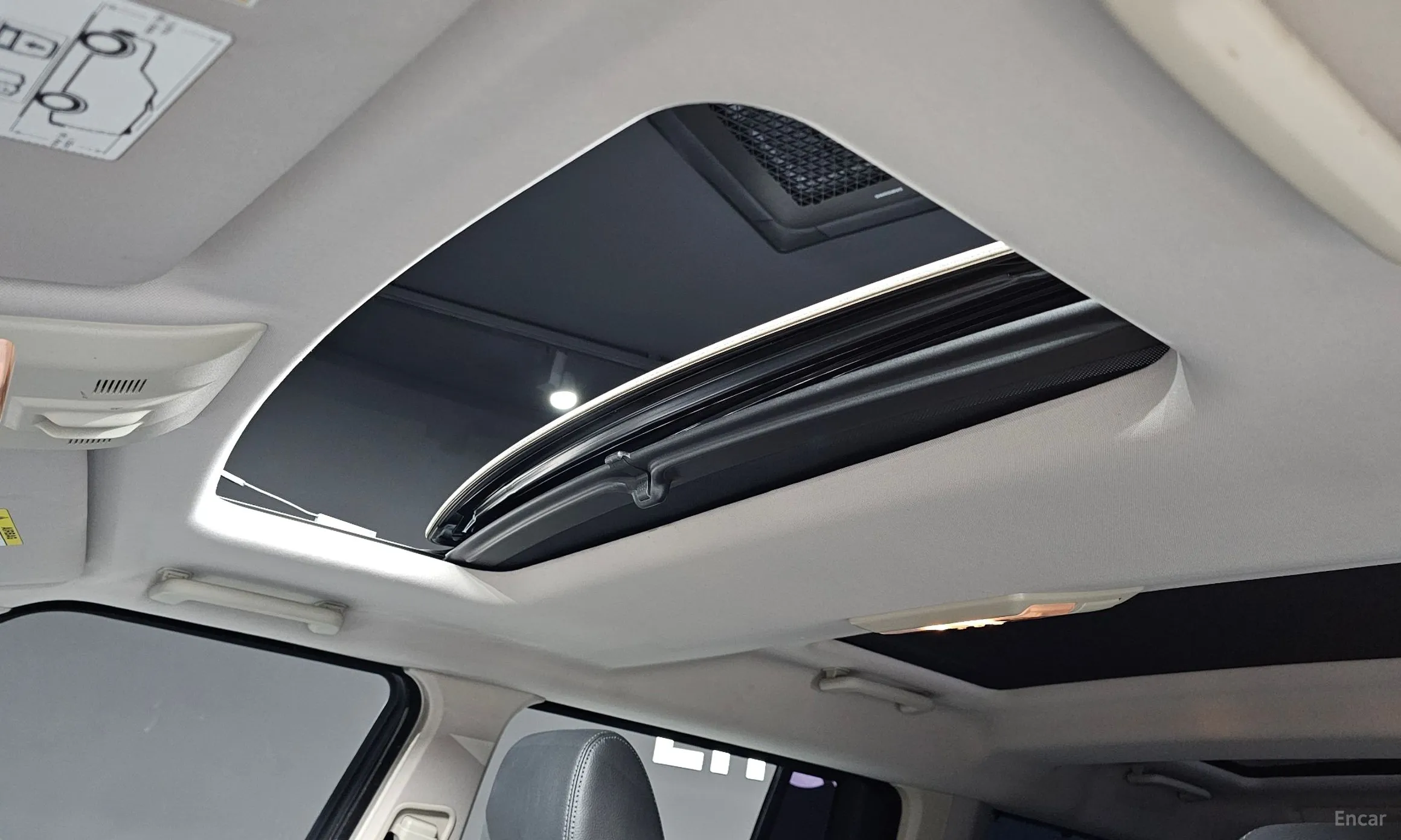Land Rover Discovery 4 превью 19