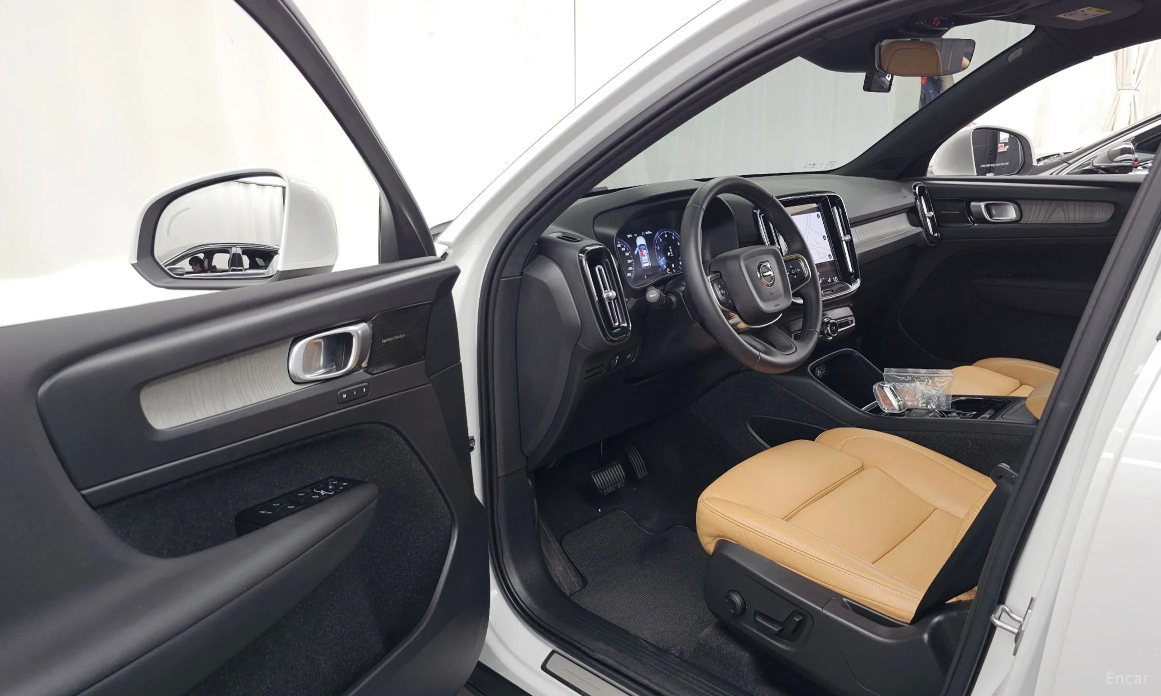 Volvo XC40 превью 10