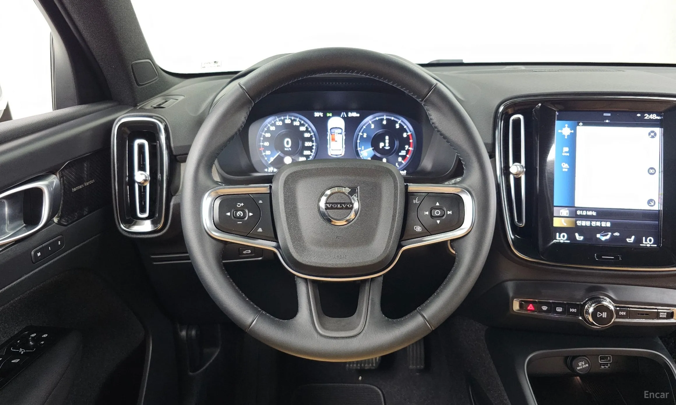 Volvo XC40 превью 13