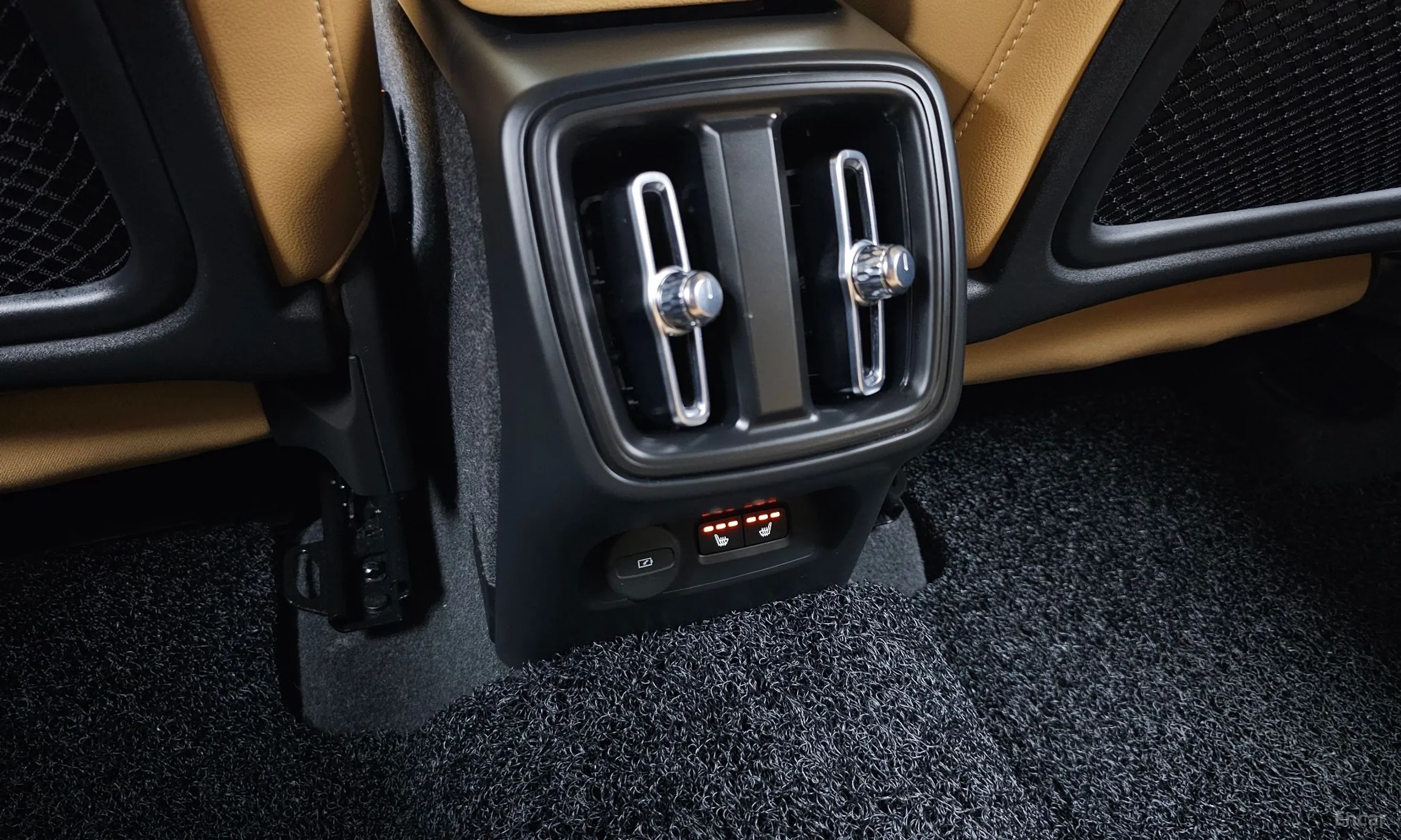Volvo XC40 превью 18