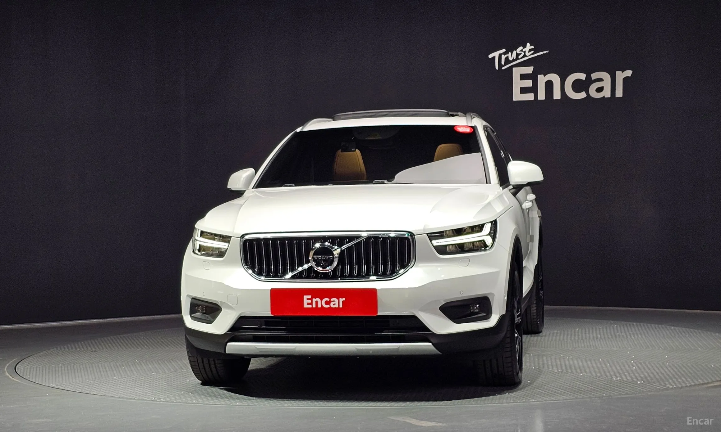 Volvo XC40 превью 3