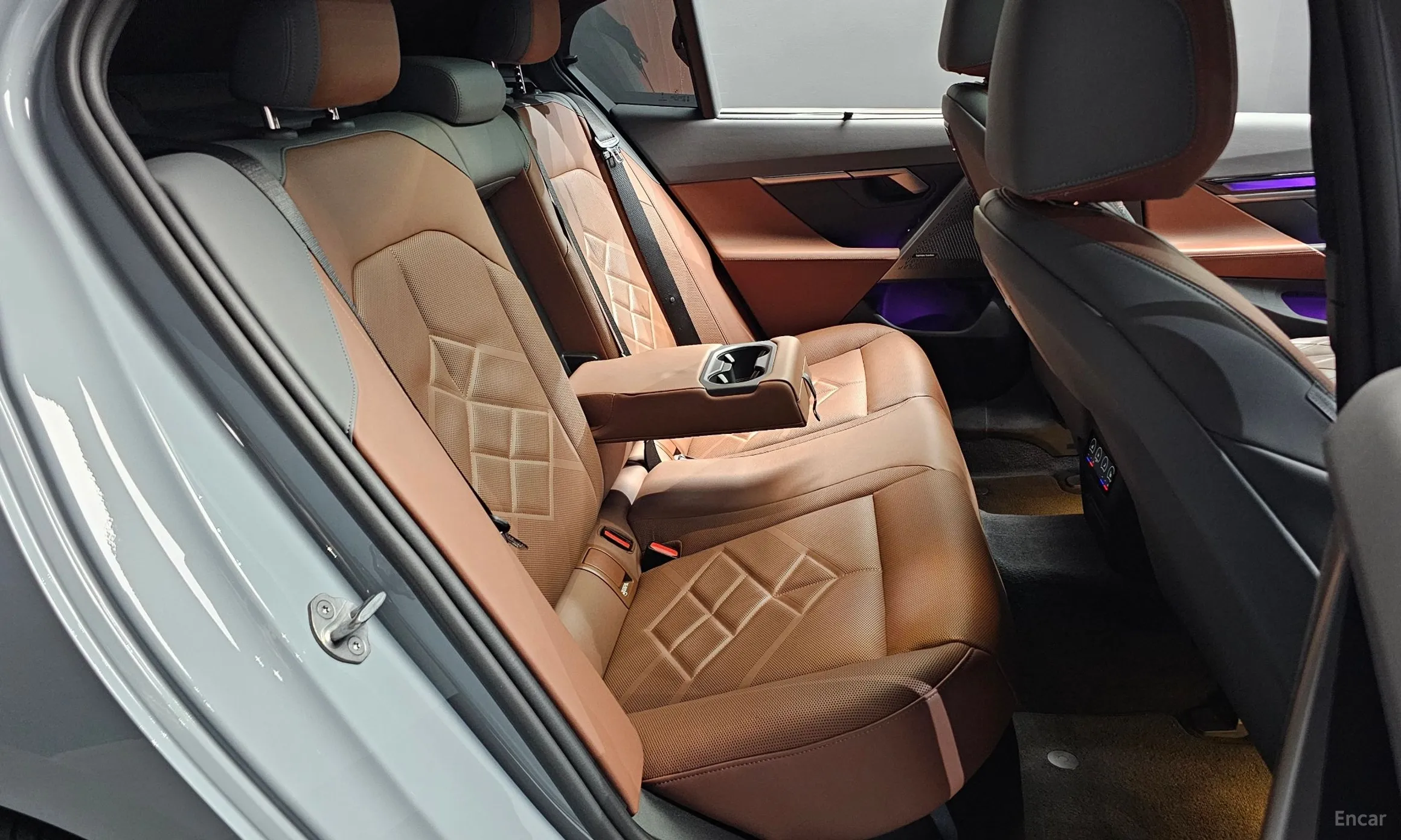 BMW 5 Series (G60) превью 12