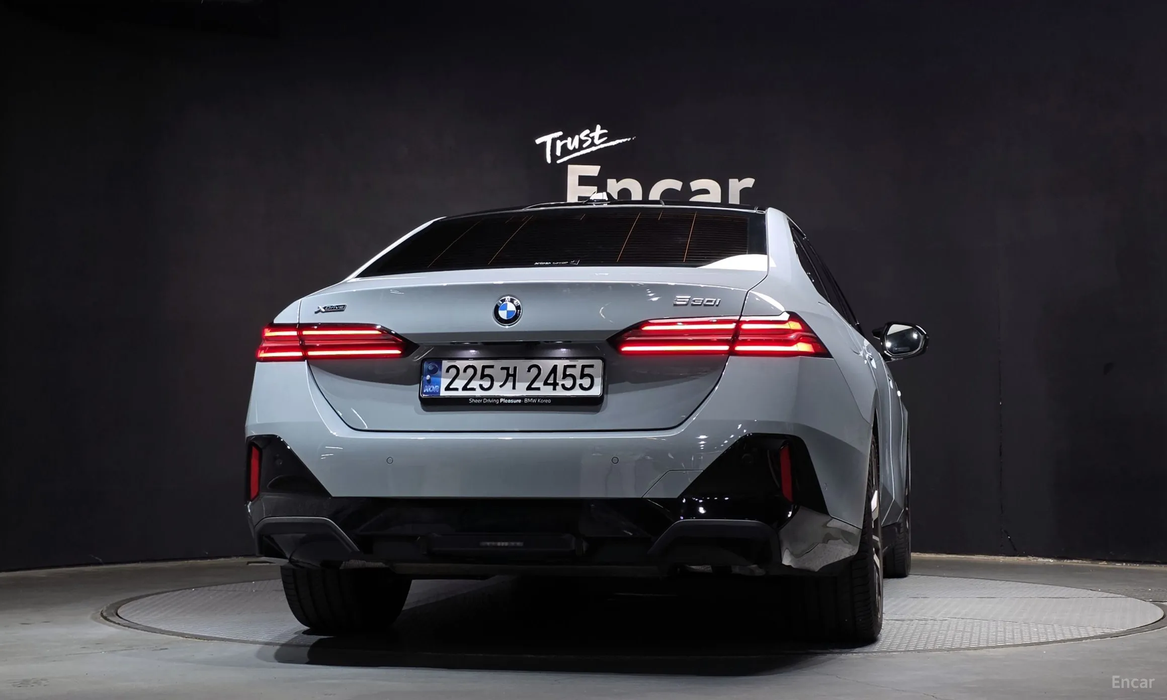 BMW 5 Series (G60) превью 4