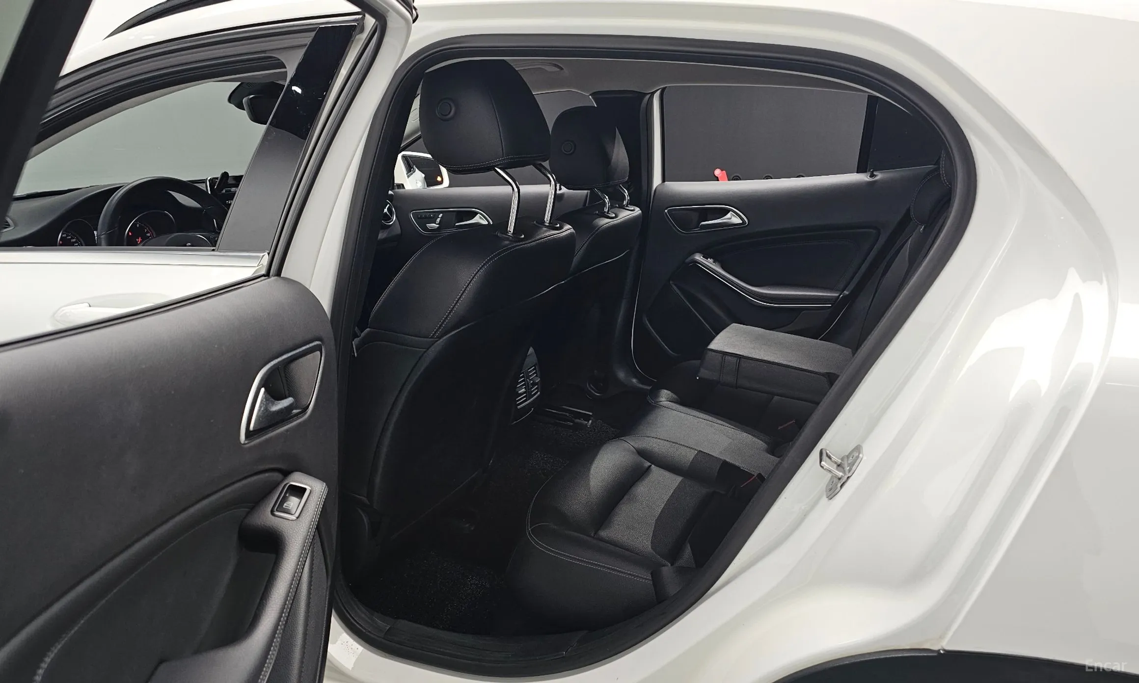 Mercedes Benz GLA-Class X156 превью 12