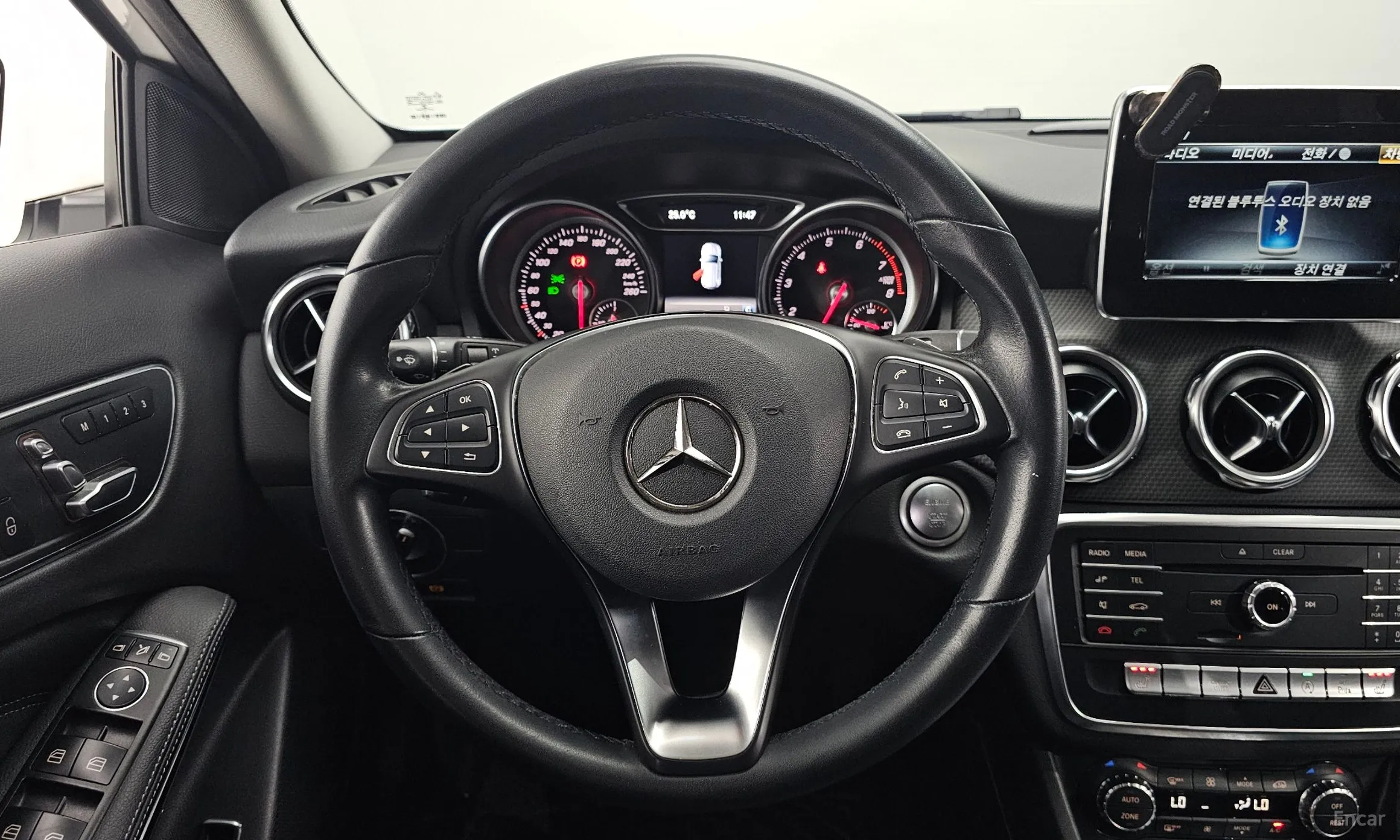 Mercedes Benz GLA-Class X156 превью 13