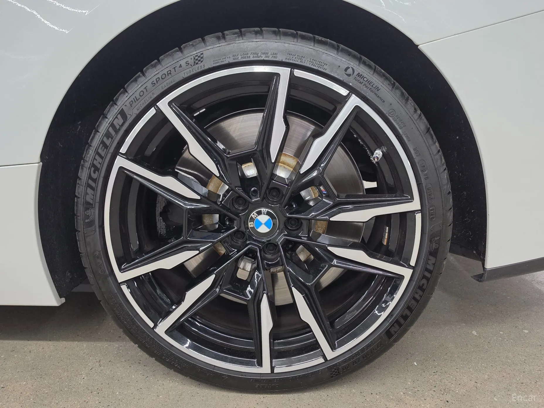BMW 8-series (G15) превью 5