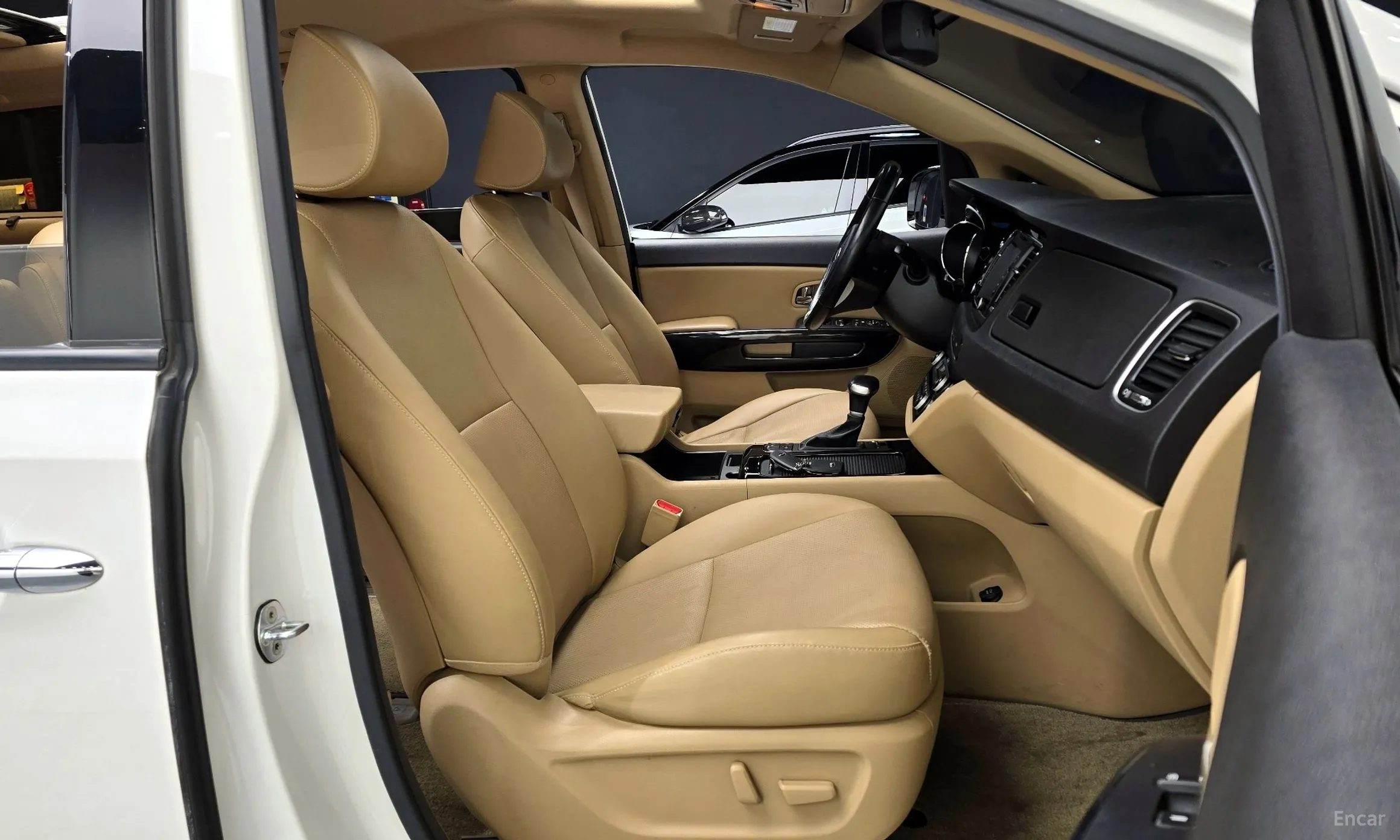 Kia Carnival превью 11