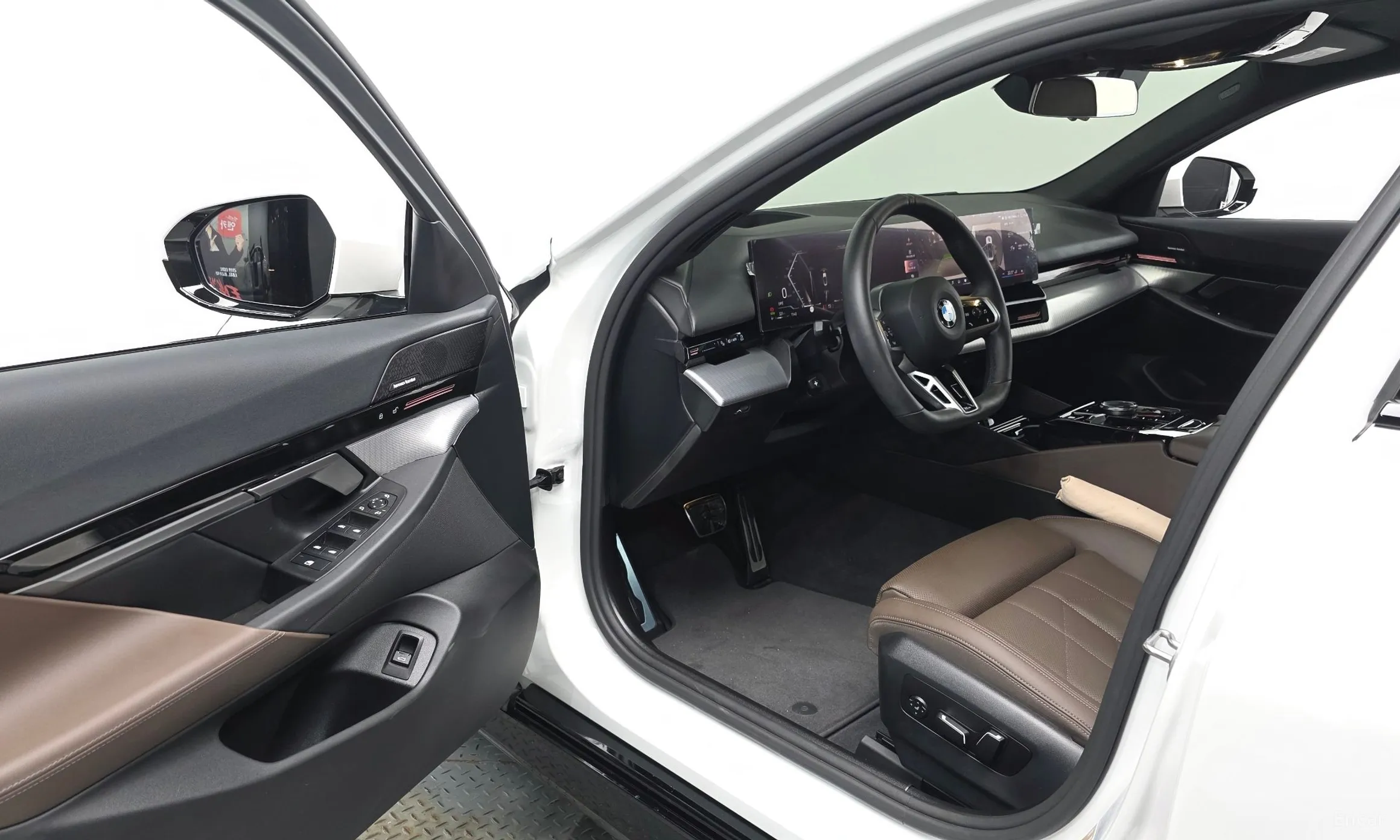 BMW 5 Series (G60) превью 10