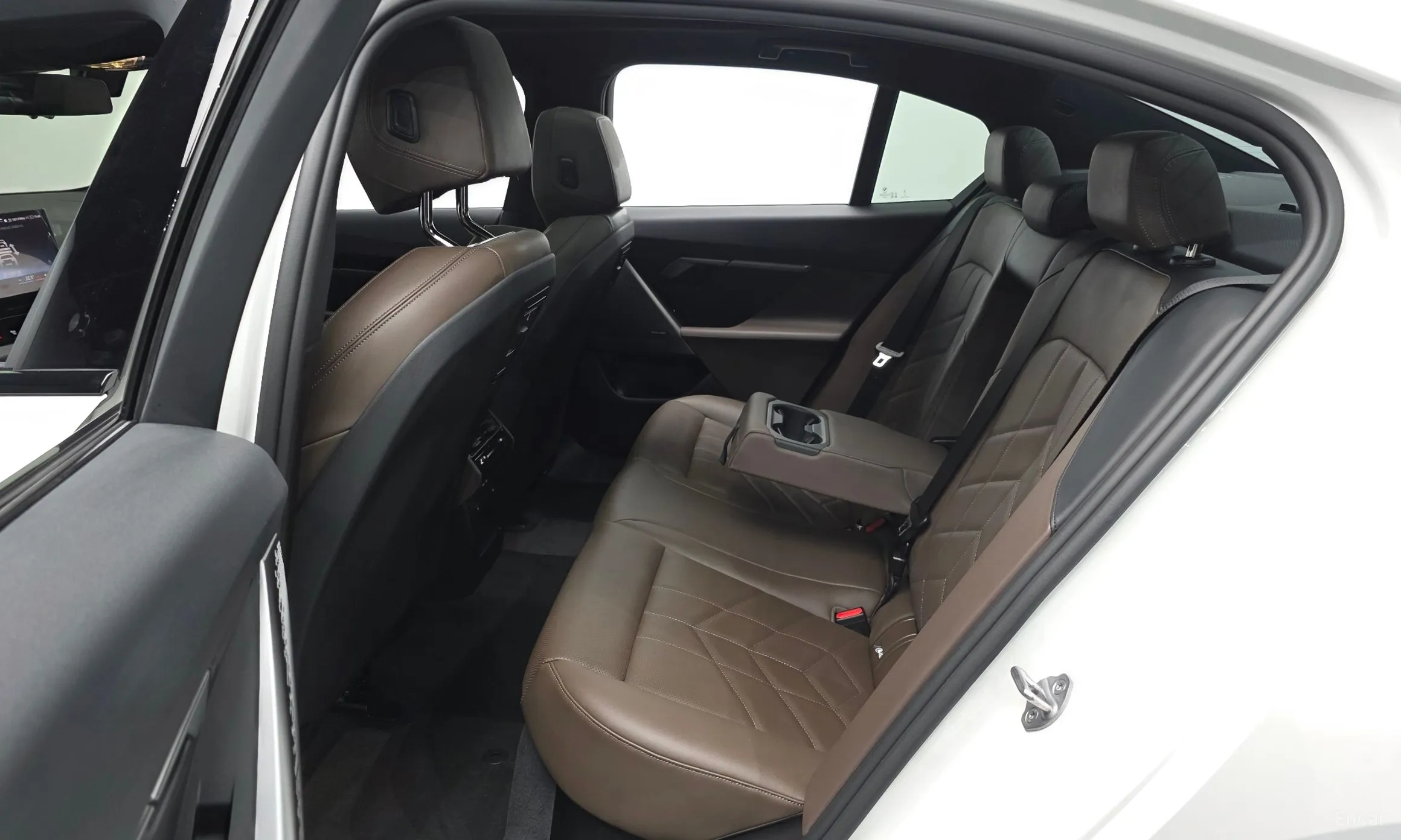 BMW 5 Series (G60) превью 11