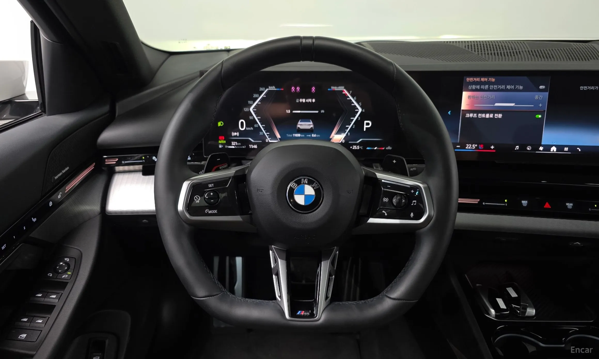 BMW 5 Series (G60) превью 14