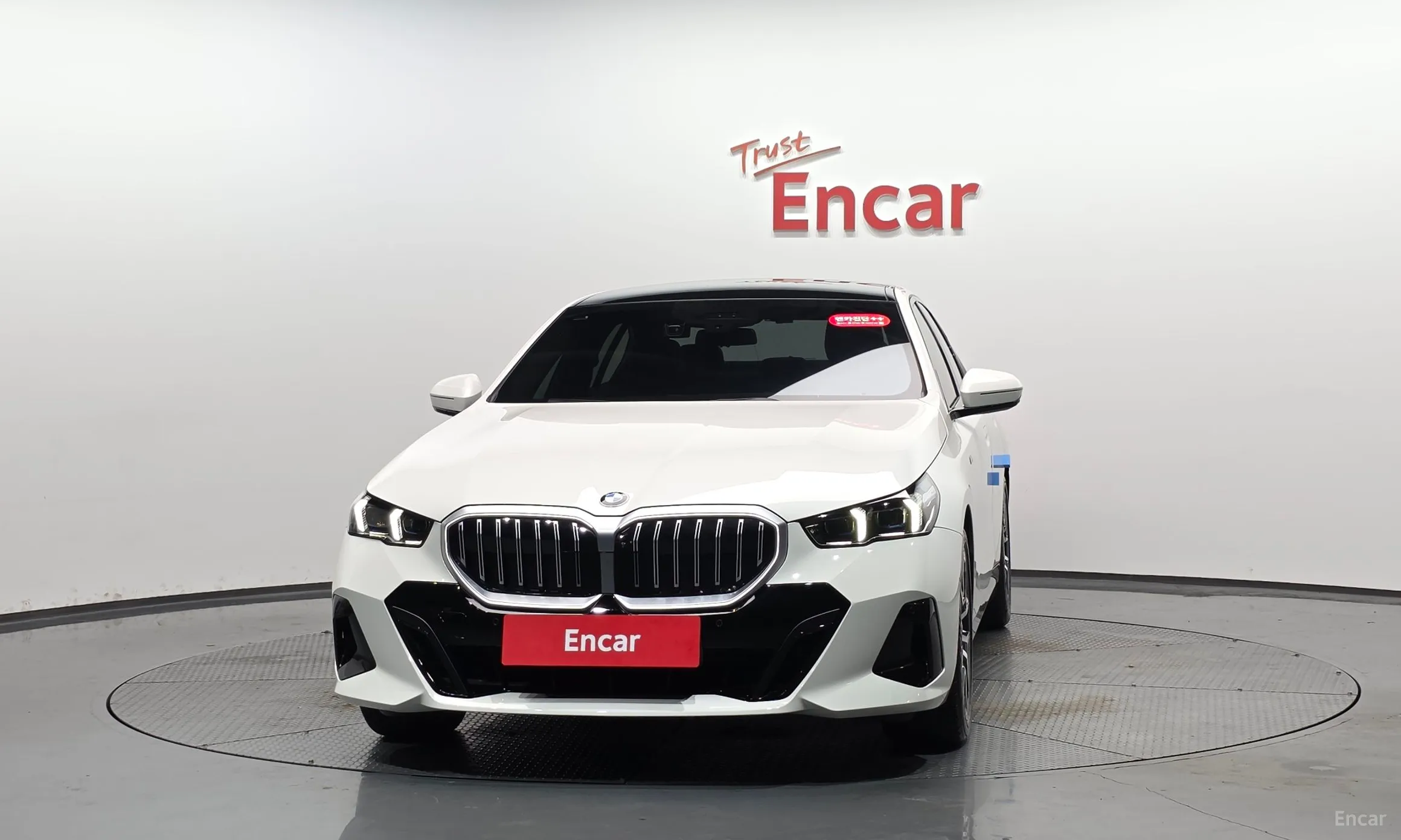 BMW 5 Series (G60) превью 3