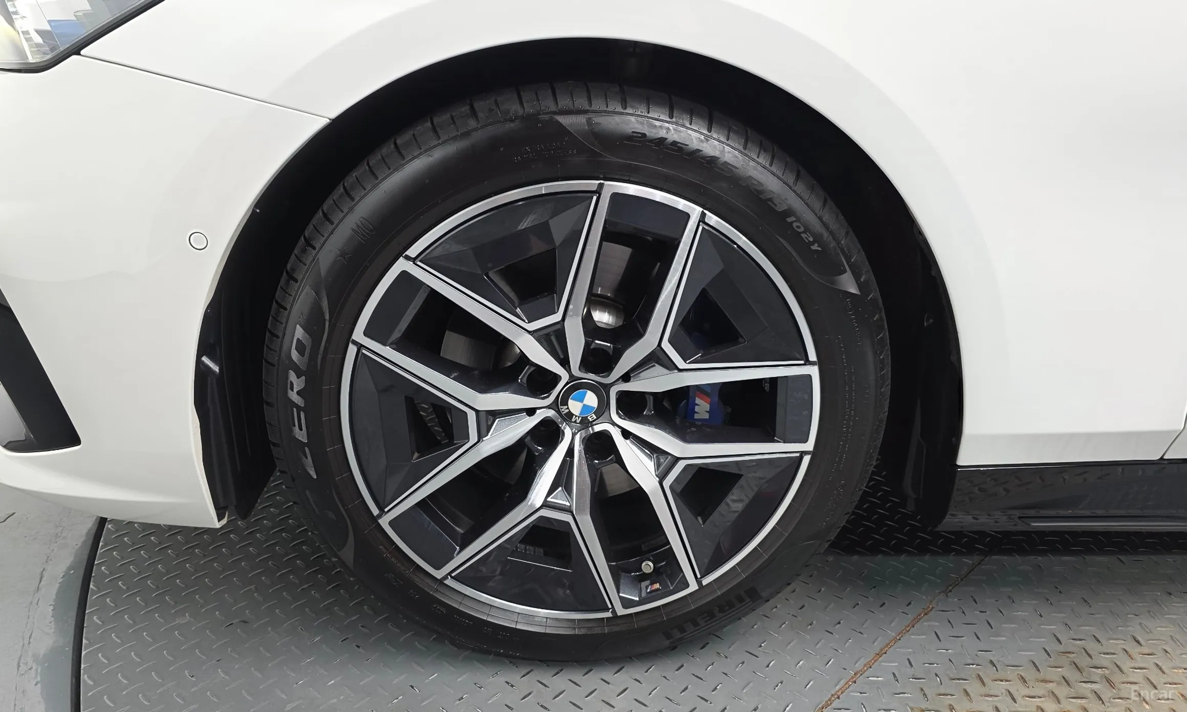 BMW 5 Series (G60) превью 5