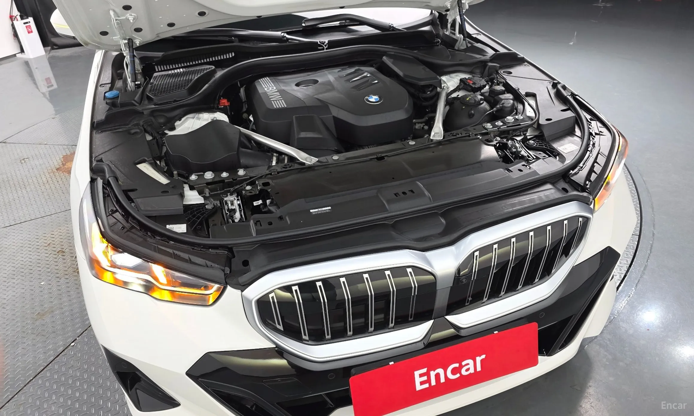 BMW 5 Series (G60) превью 6