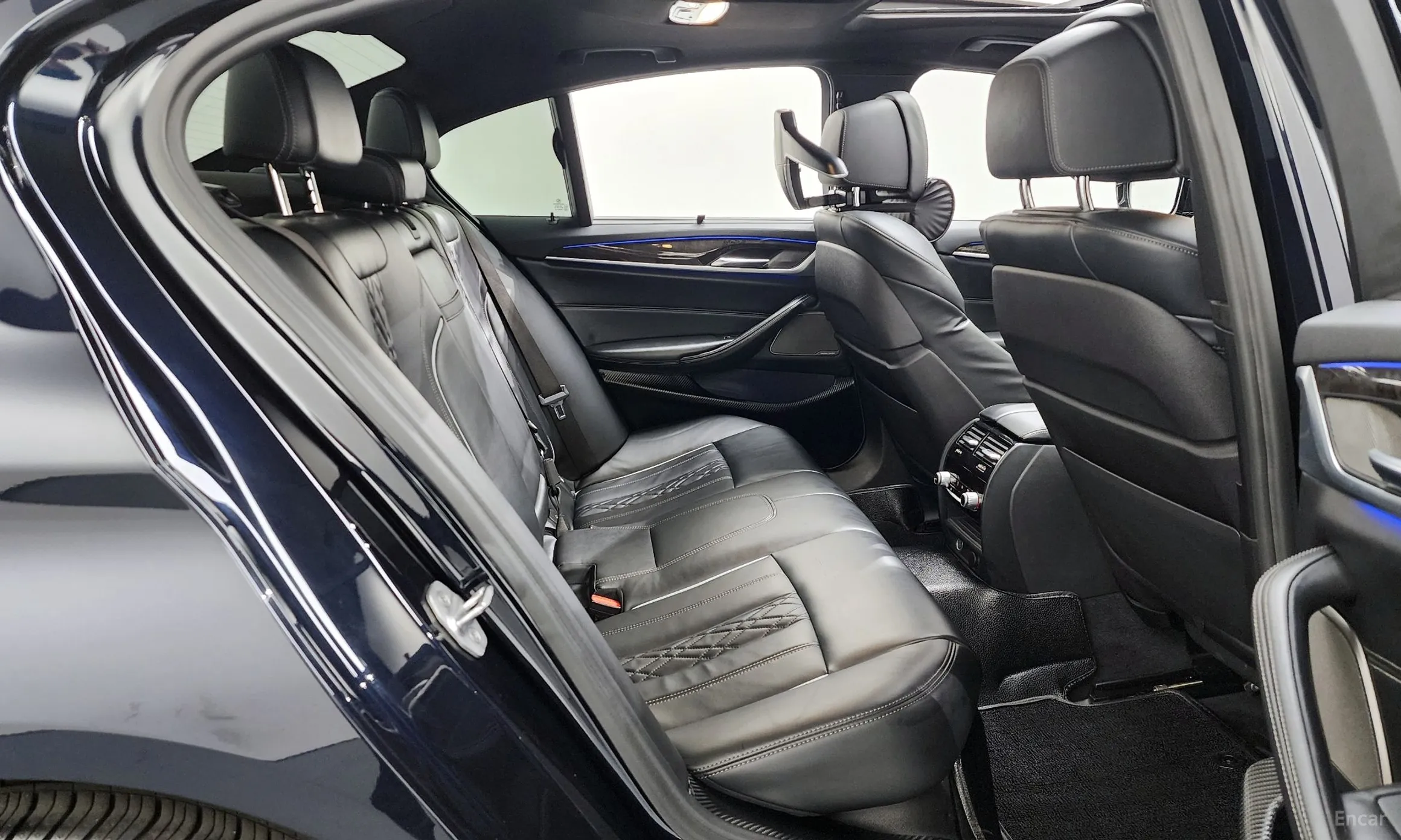 BMW 5 Series (G30) превью 11