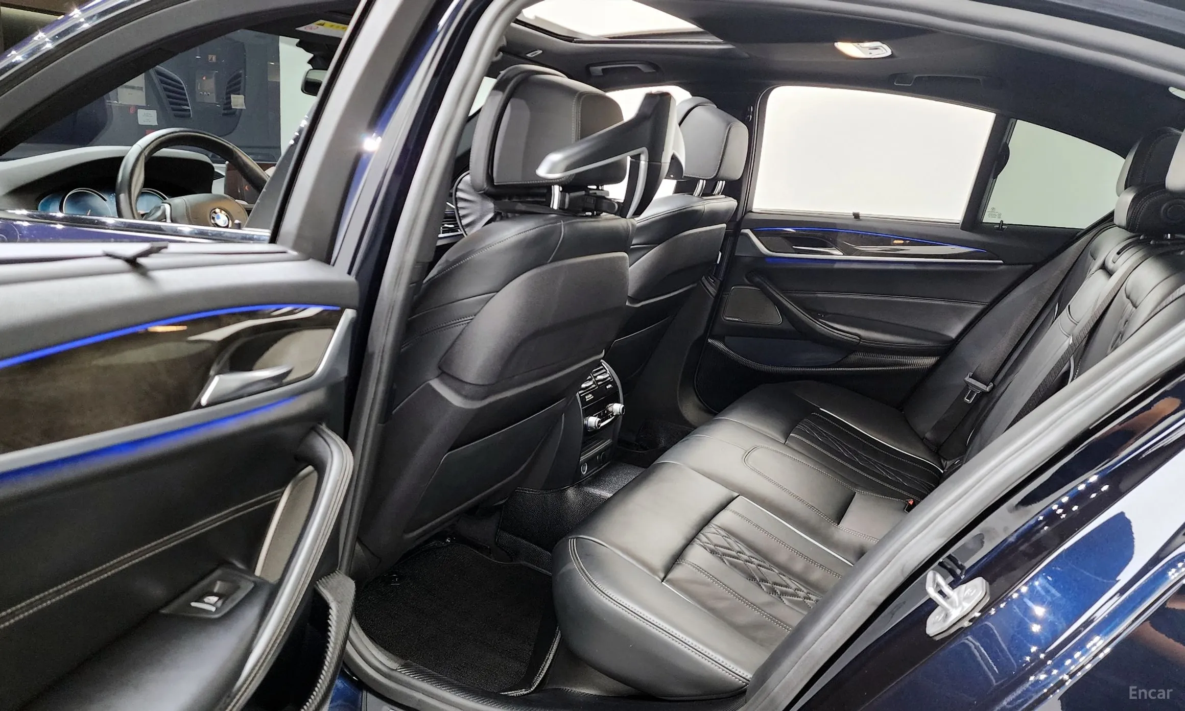 BMW 5 Series (G30) превью 12