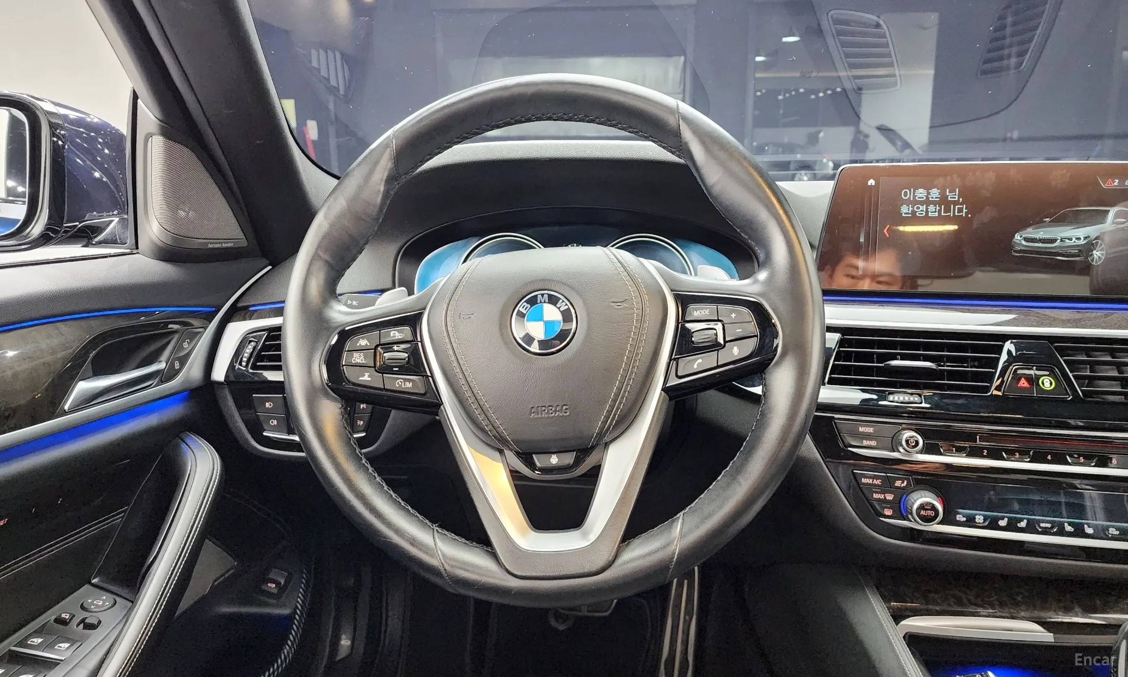 BMW 5 Series (G30) превью 14