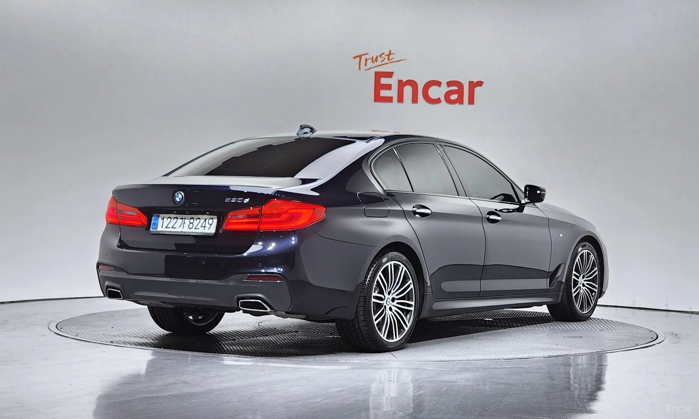 BMW 5 Series (G30) превью 2