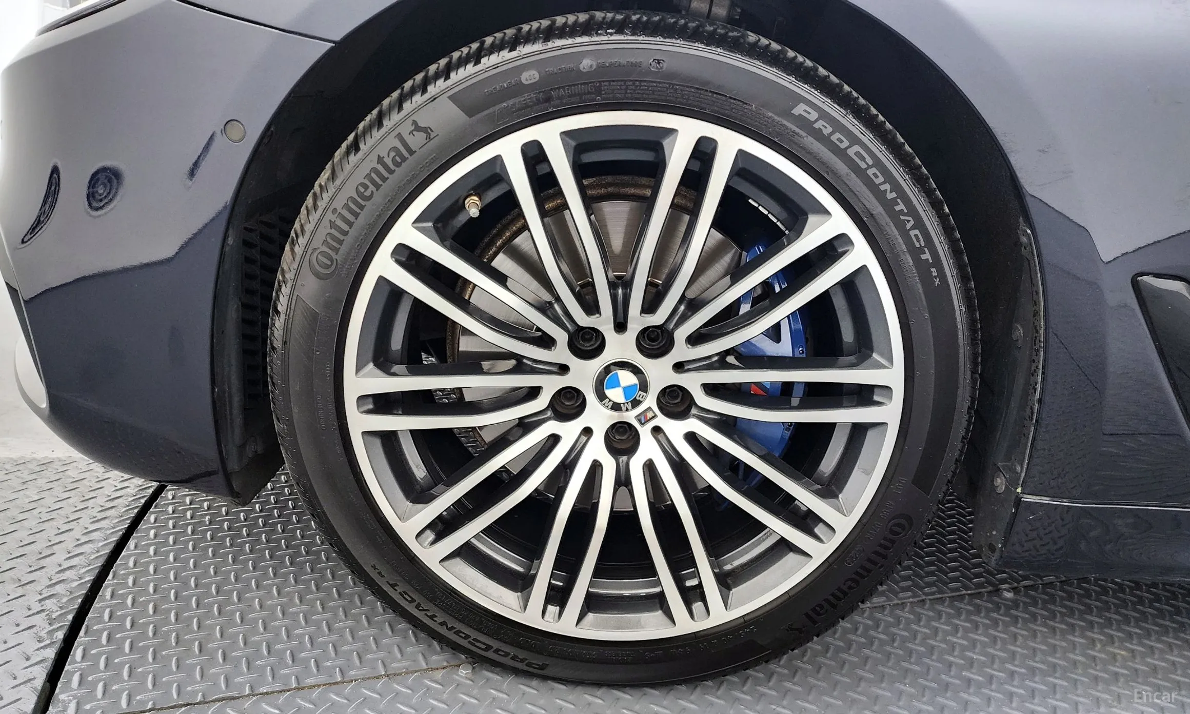 BMW 5 Series (G30) превью 5