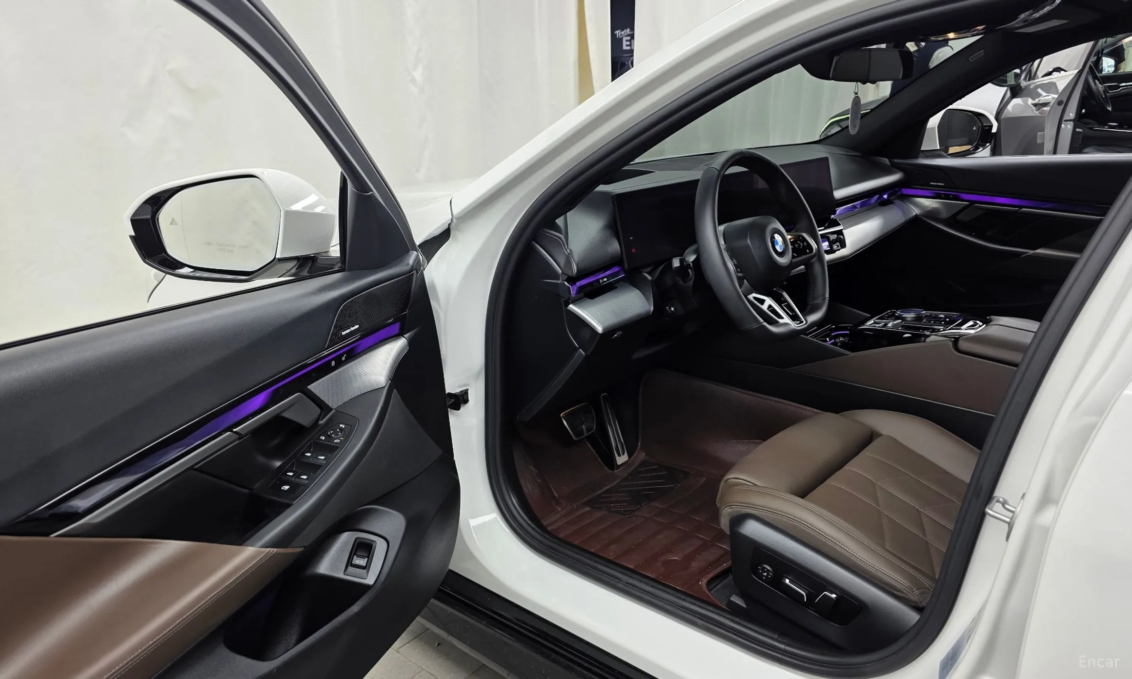 BMW 5 Series (G60) превью 10