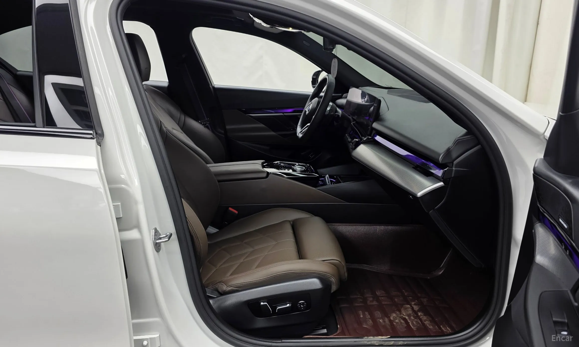 BMW 5 Series (G60) превью 11