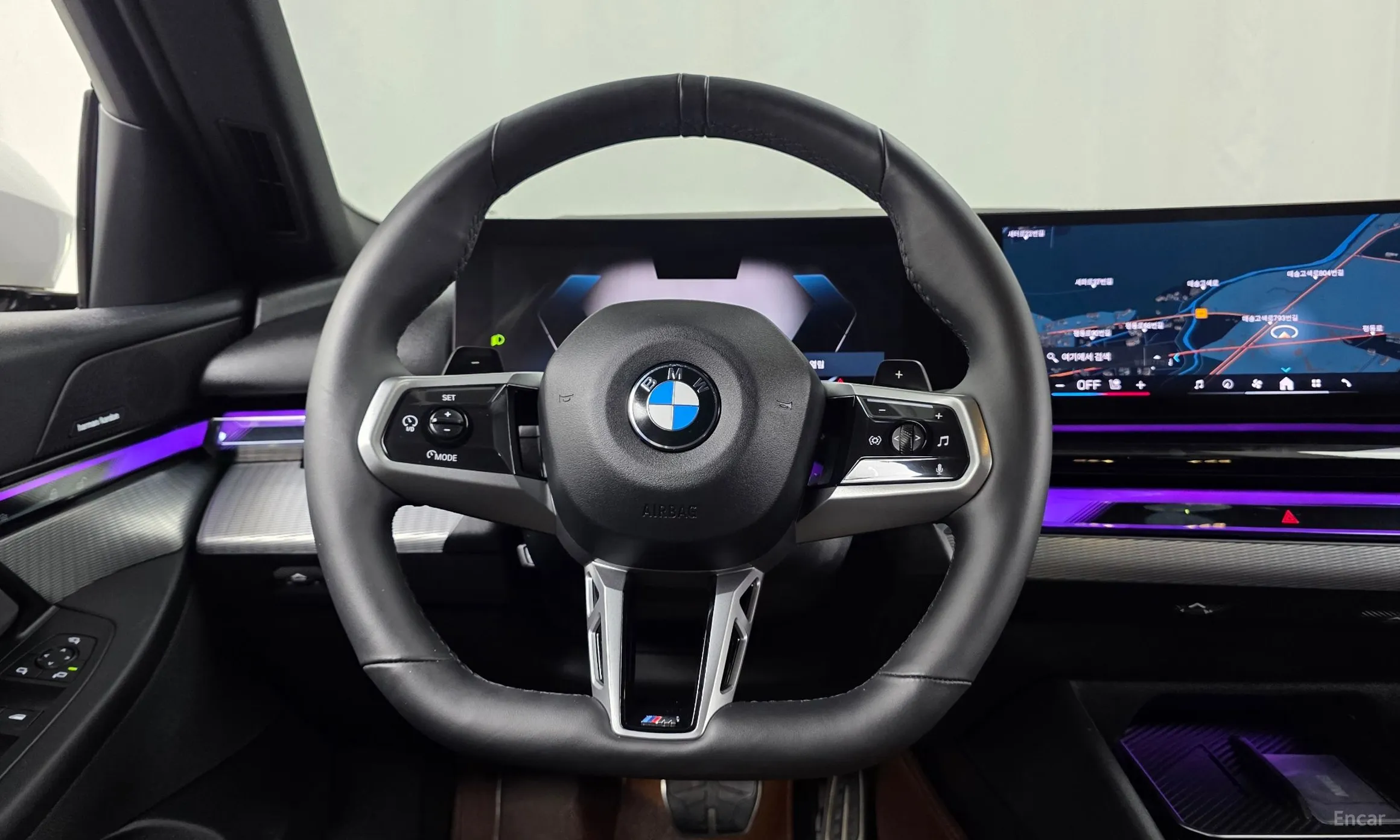 BMW 5 Series (G60) превью 13