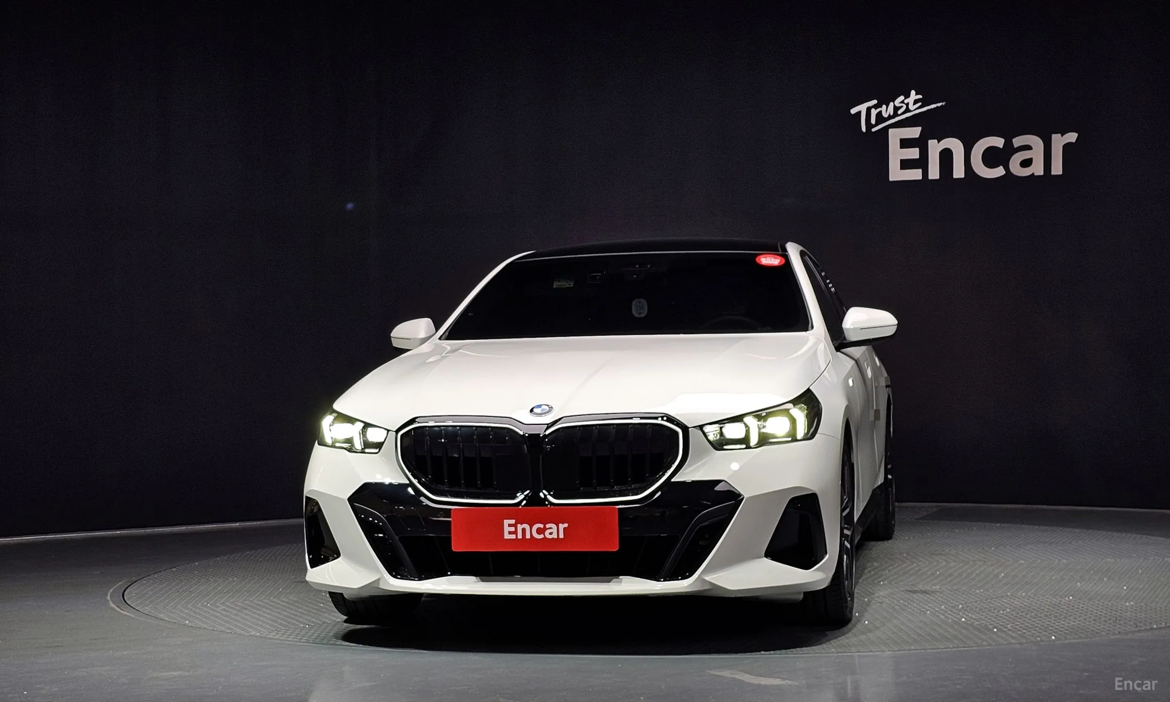 BMW 5 Series (G60) превью 3