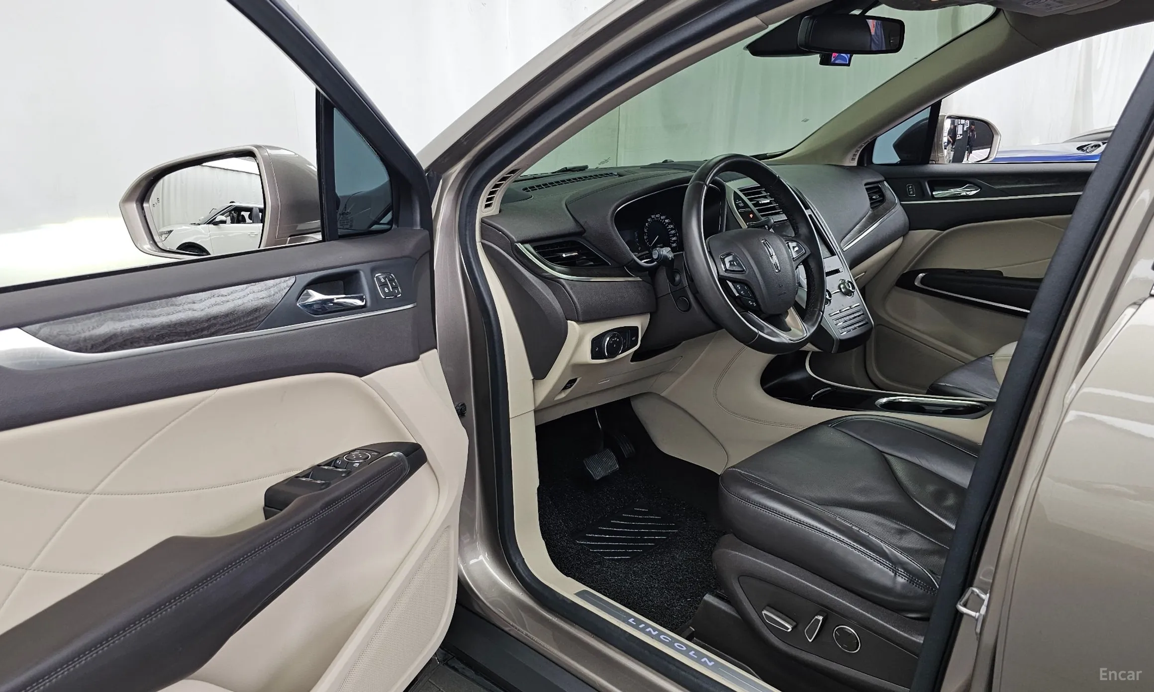 Lincoln MKC превью 10