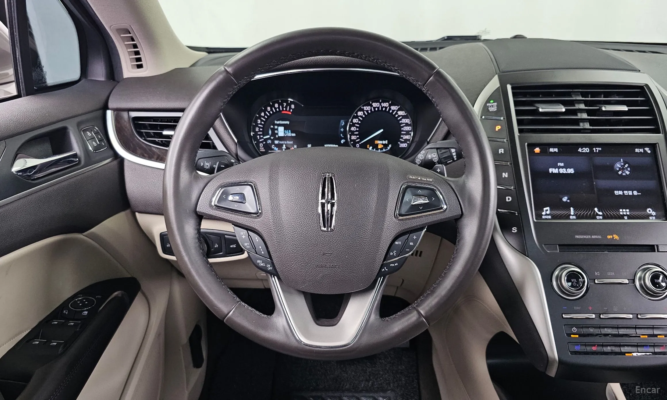 Lincoln MKC превью 13