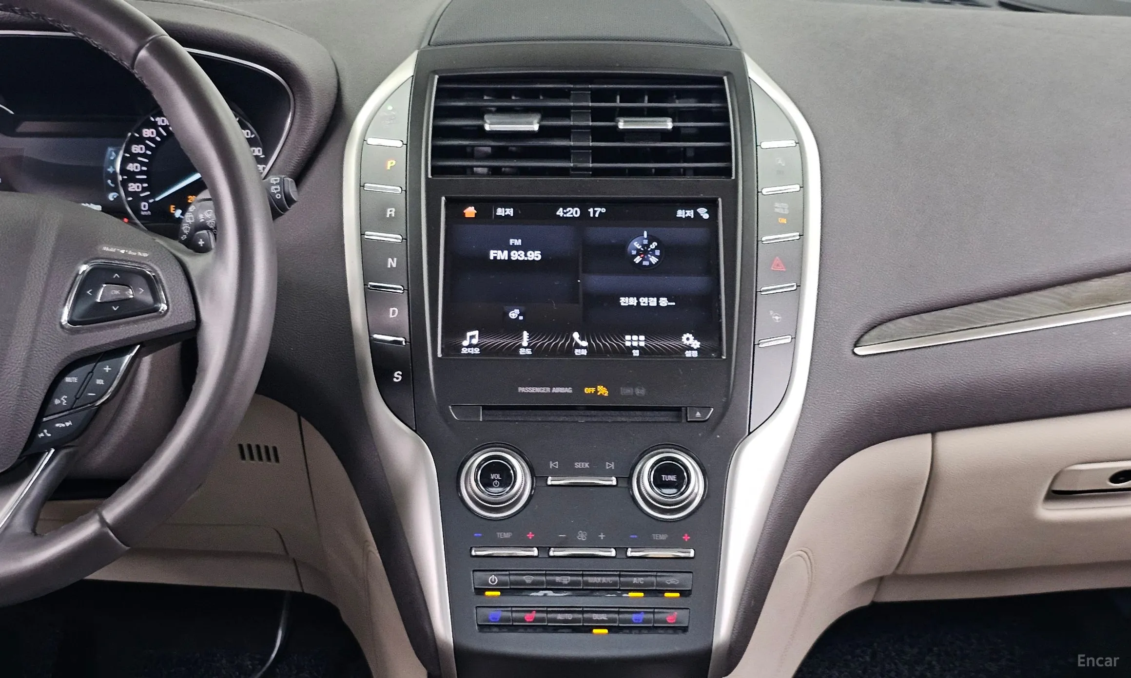 Lincoln MKC превью 14