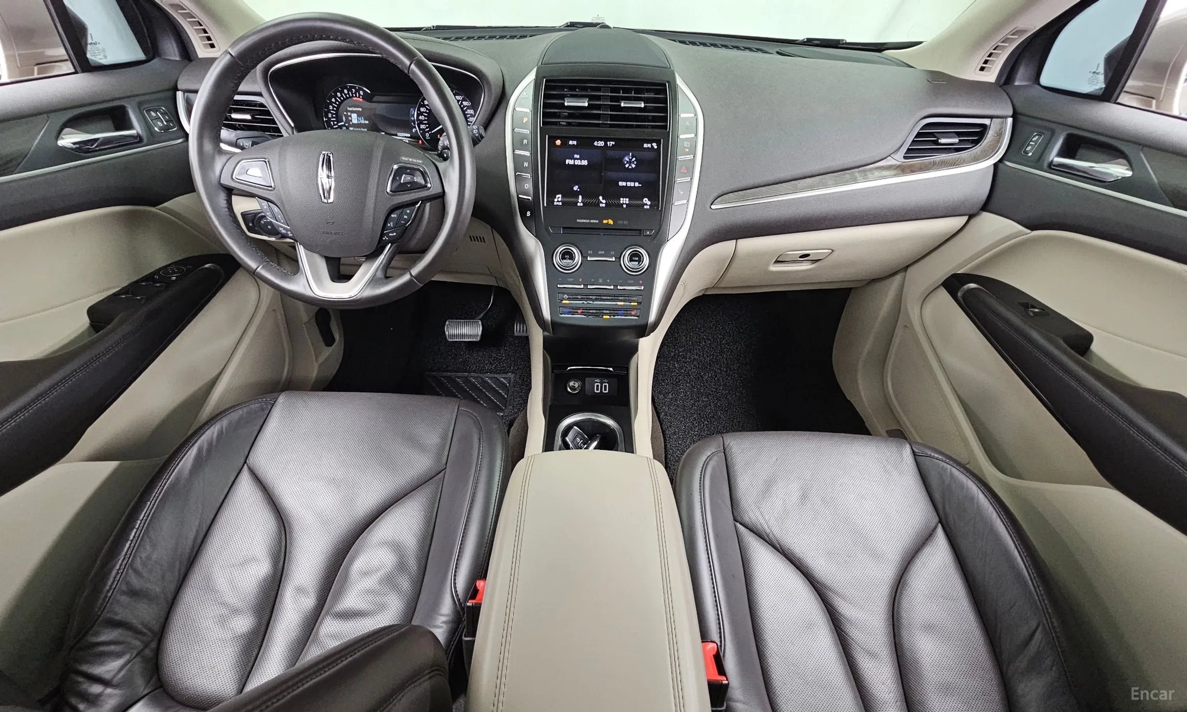 Lincoln MKC превью 7