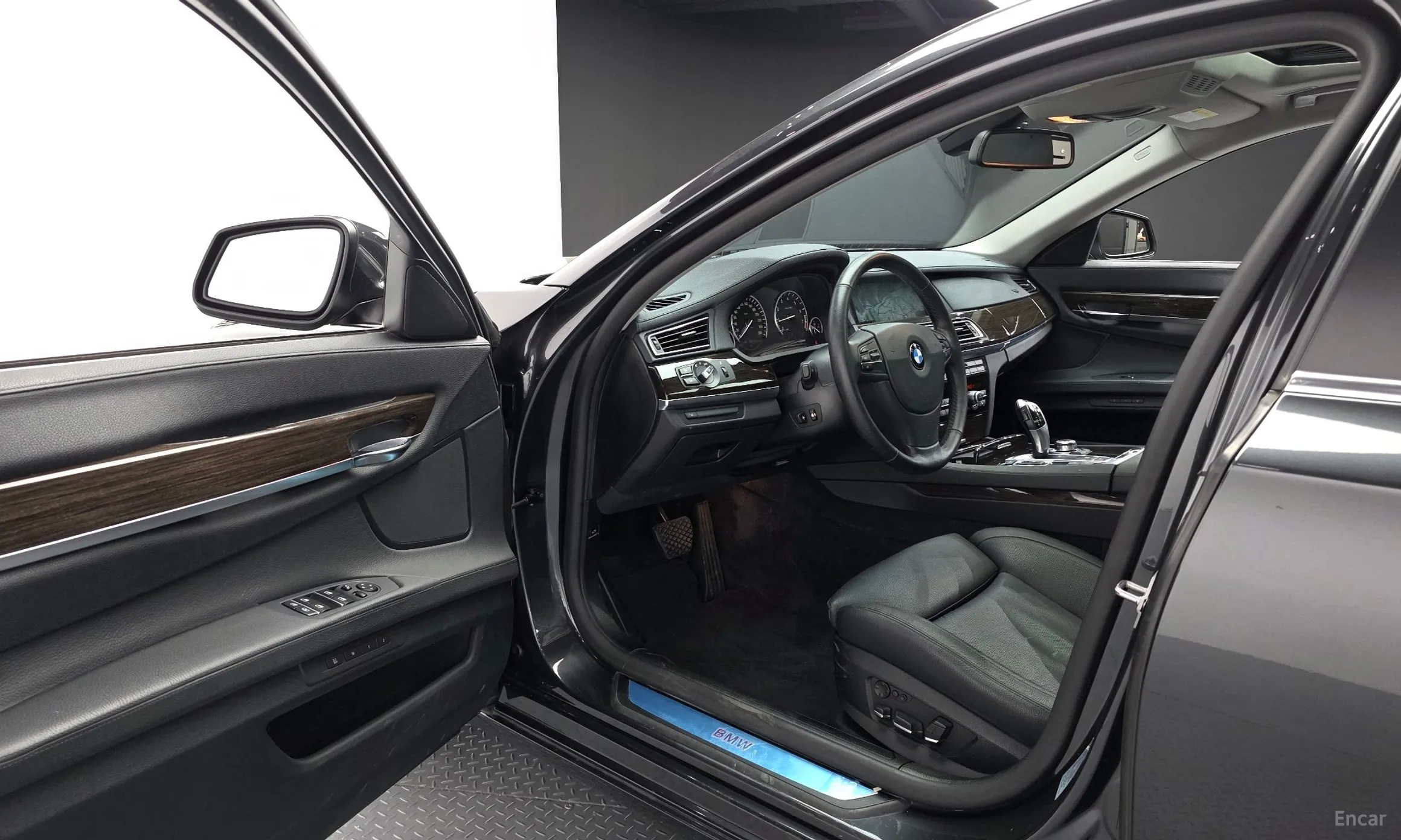 BMW 7 Series (F01) превью 10