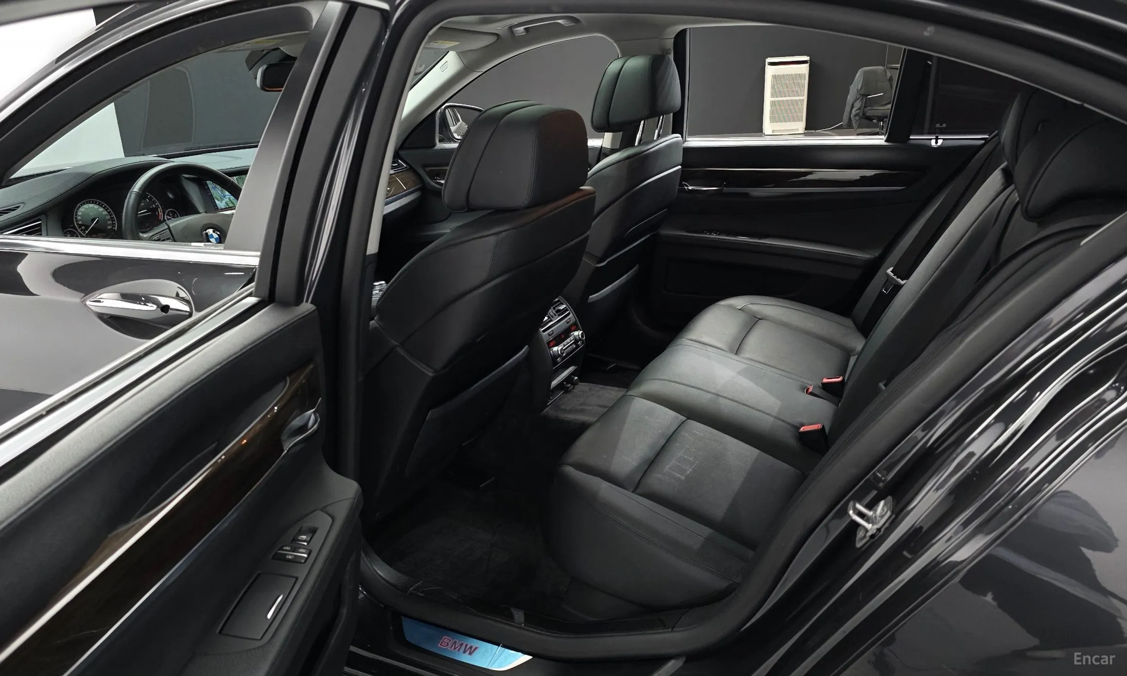 BMW 7 Series (F01) превью 12