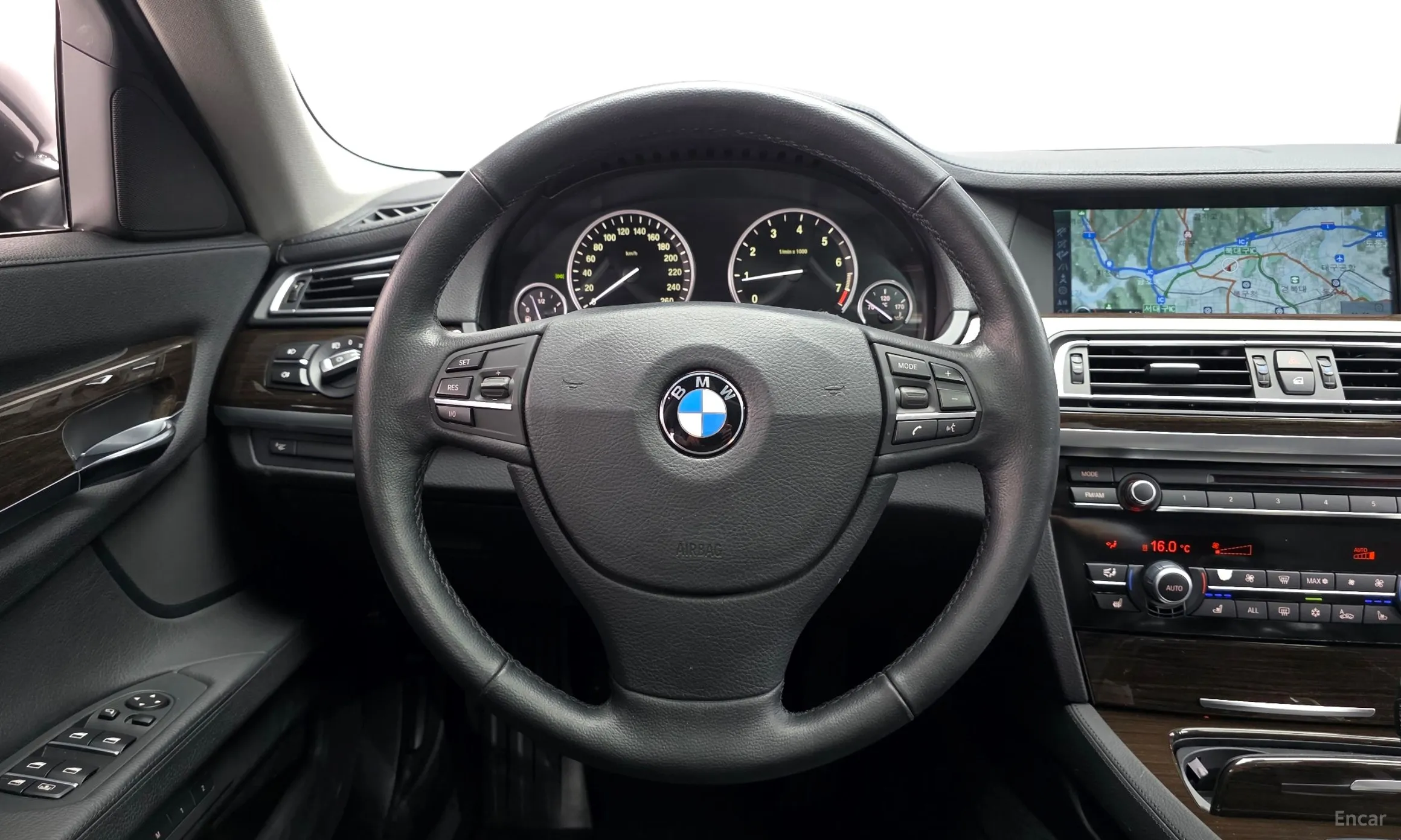 BMW 7 Series (F01) превью 13