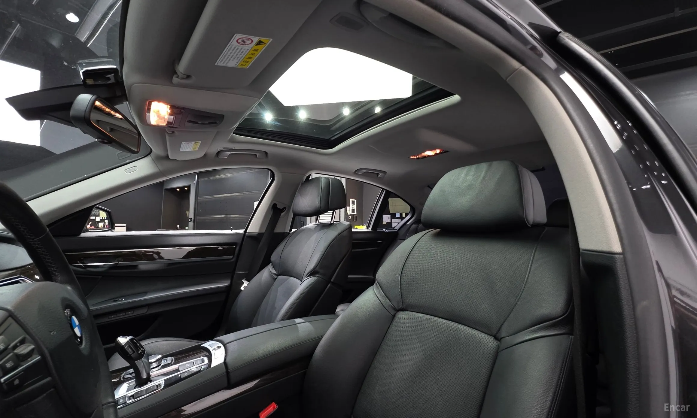 BMW 7 Series (F01) превью 17