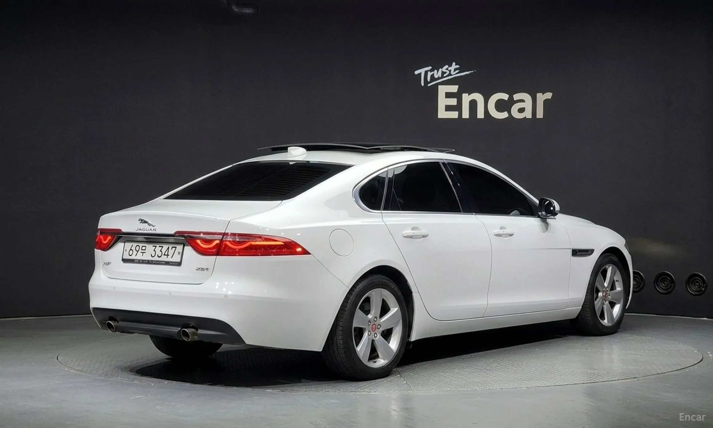 Jaguar XF (x260)