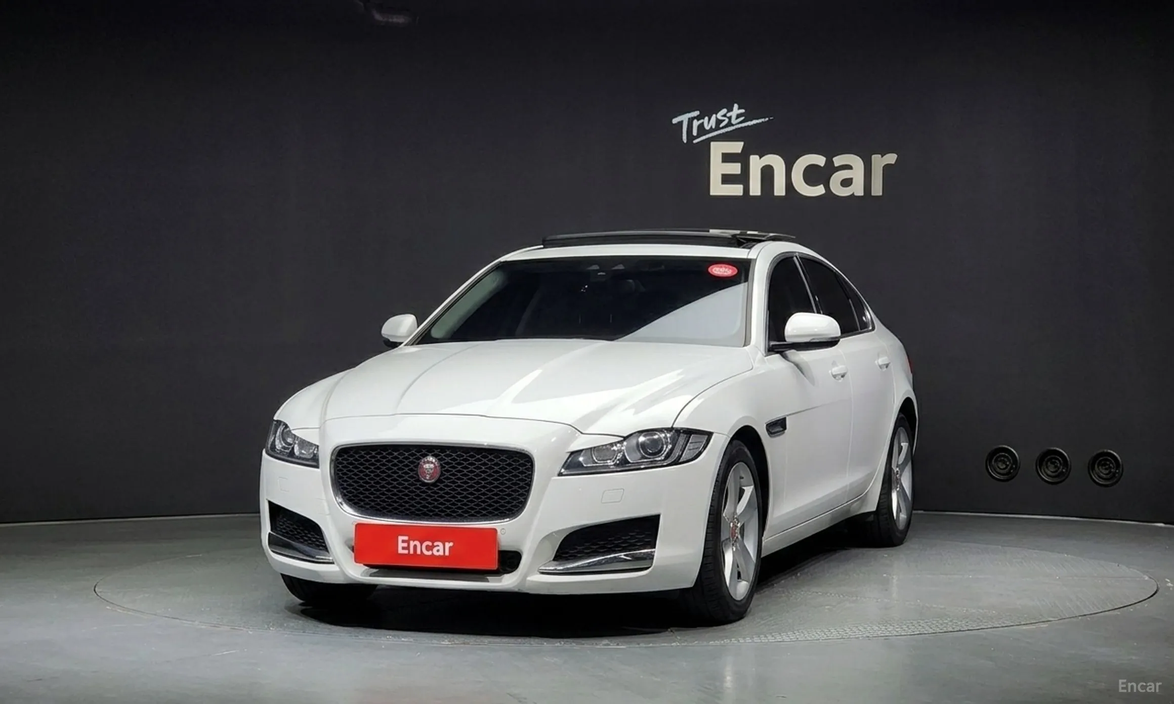 Jaguar XF (x260) превью 3