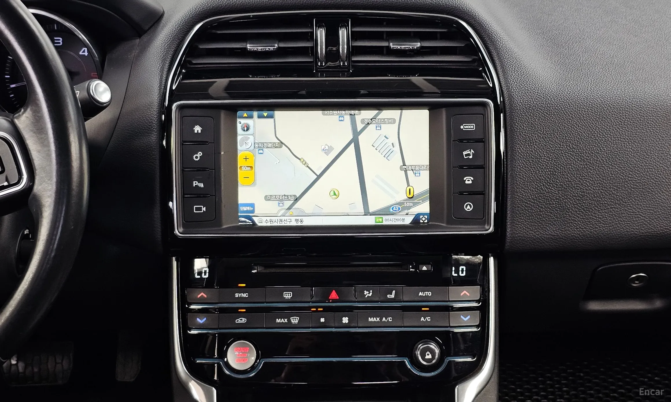 Jaguar XE превью 14