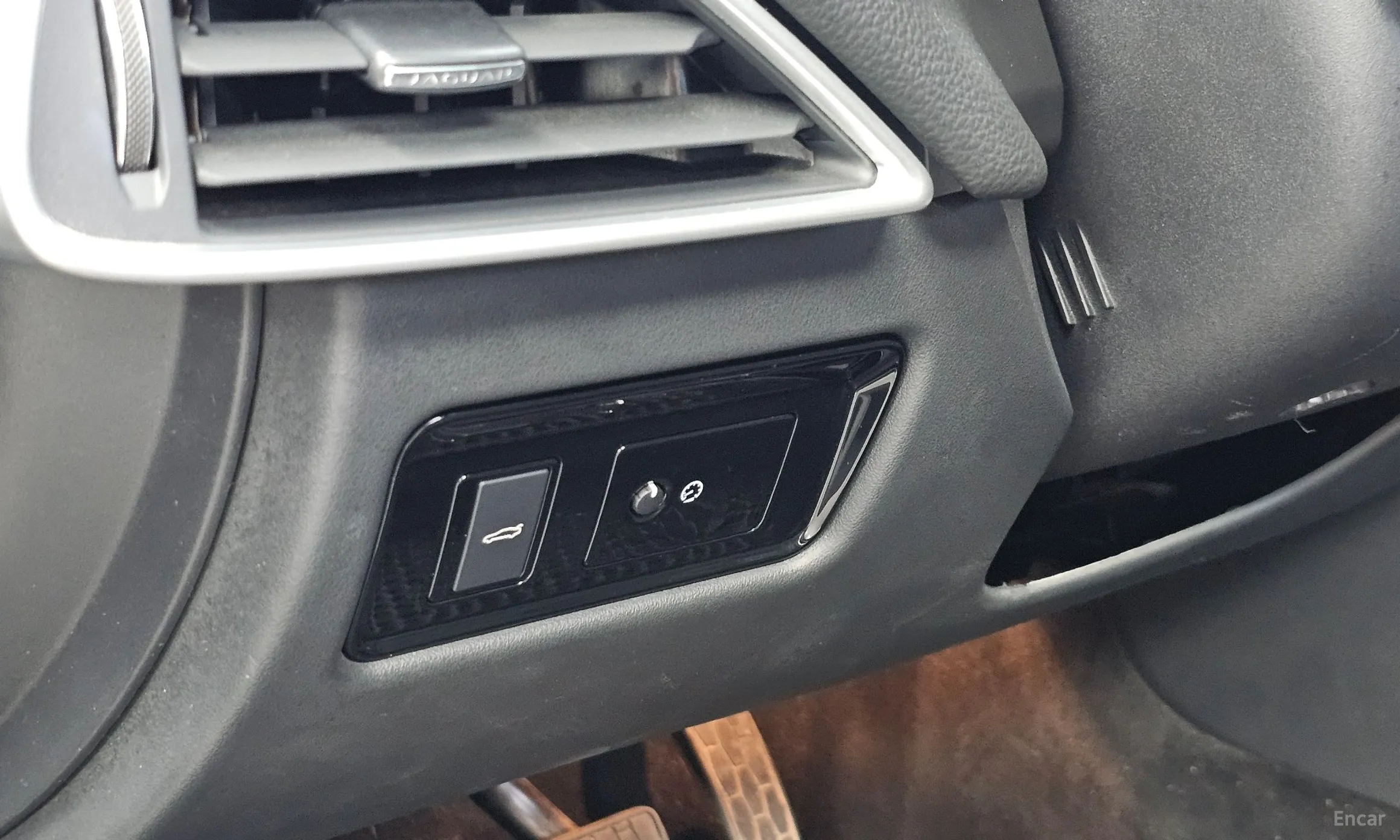 Jaguar XE превью 18