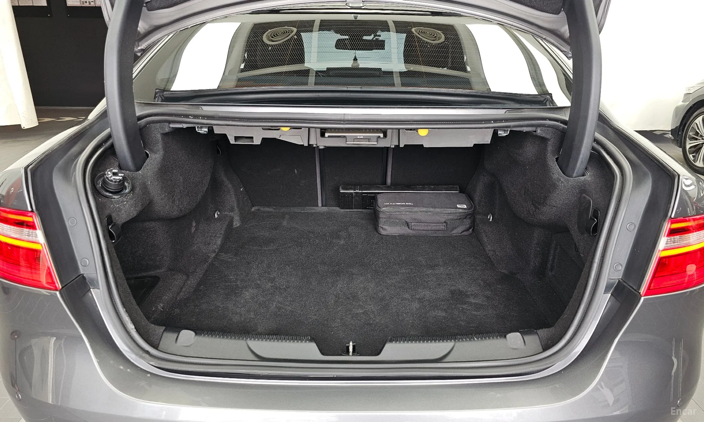Jaguar XE превью 20
