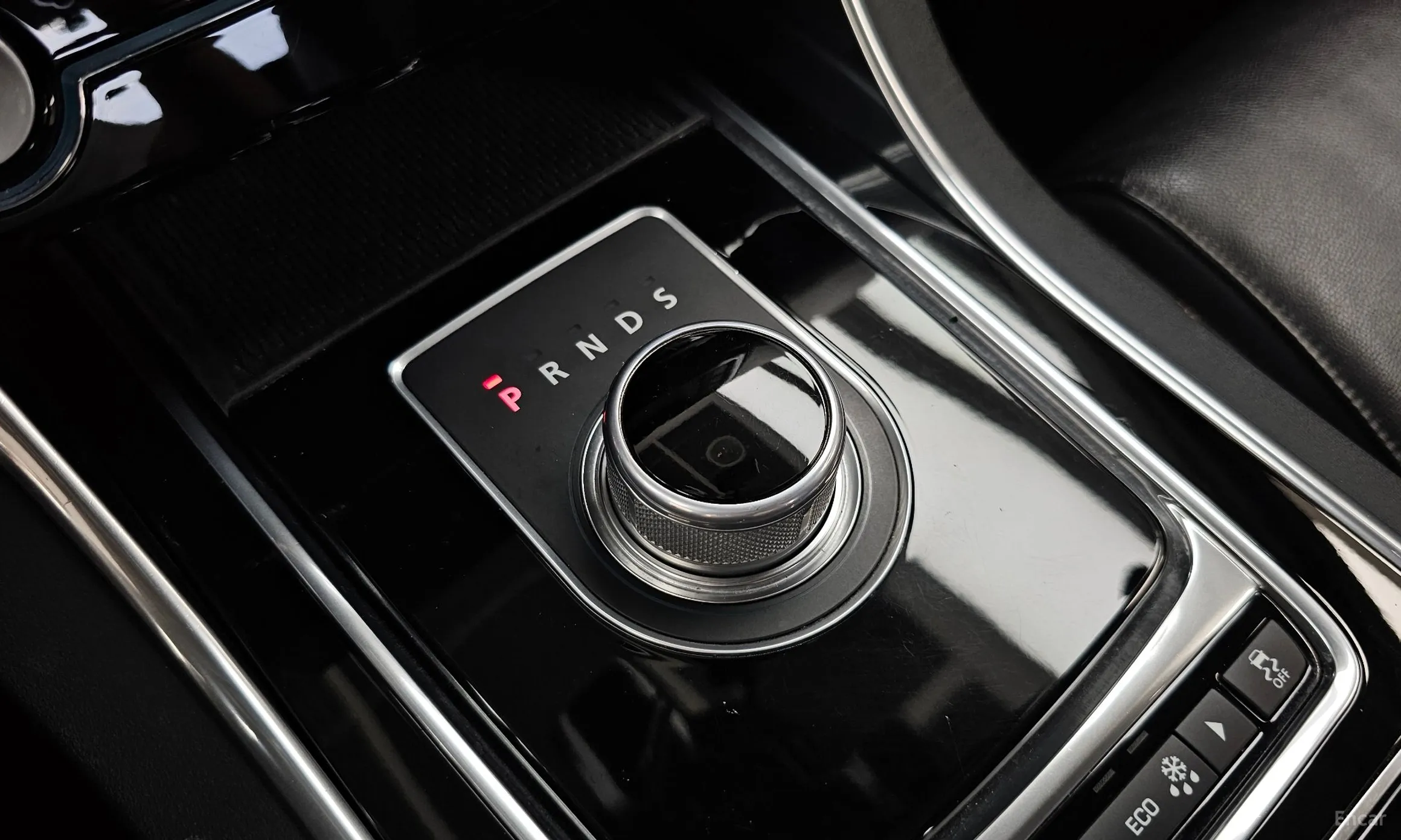 Jaguar XE превью 9