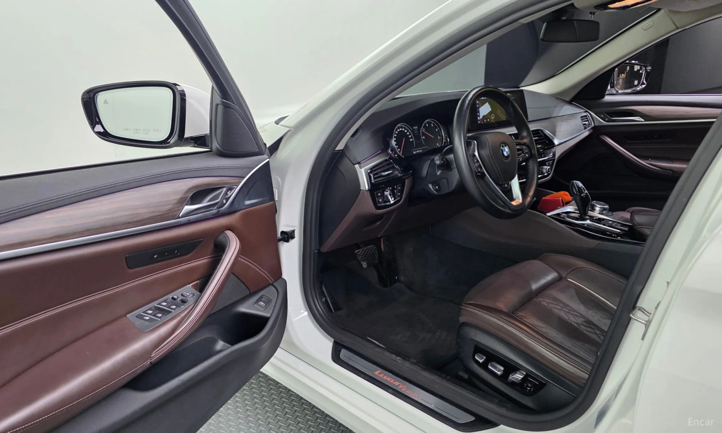 BMW 5 Series (G30) превью 10