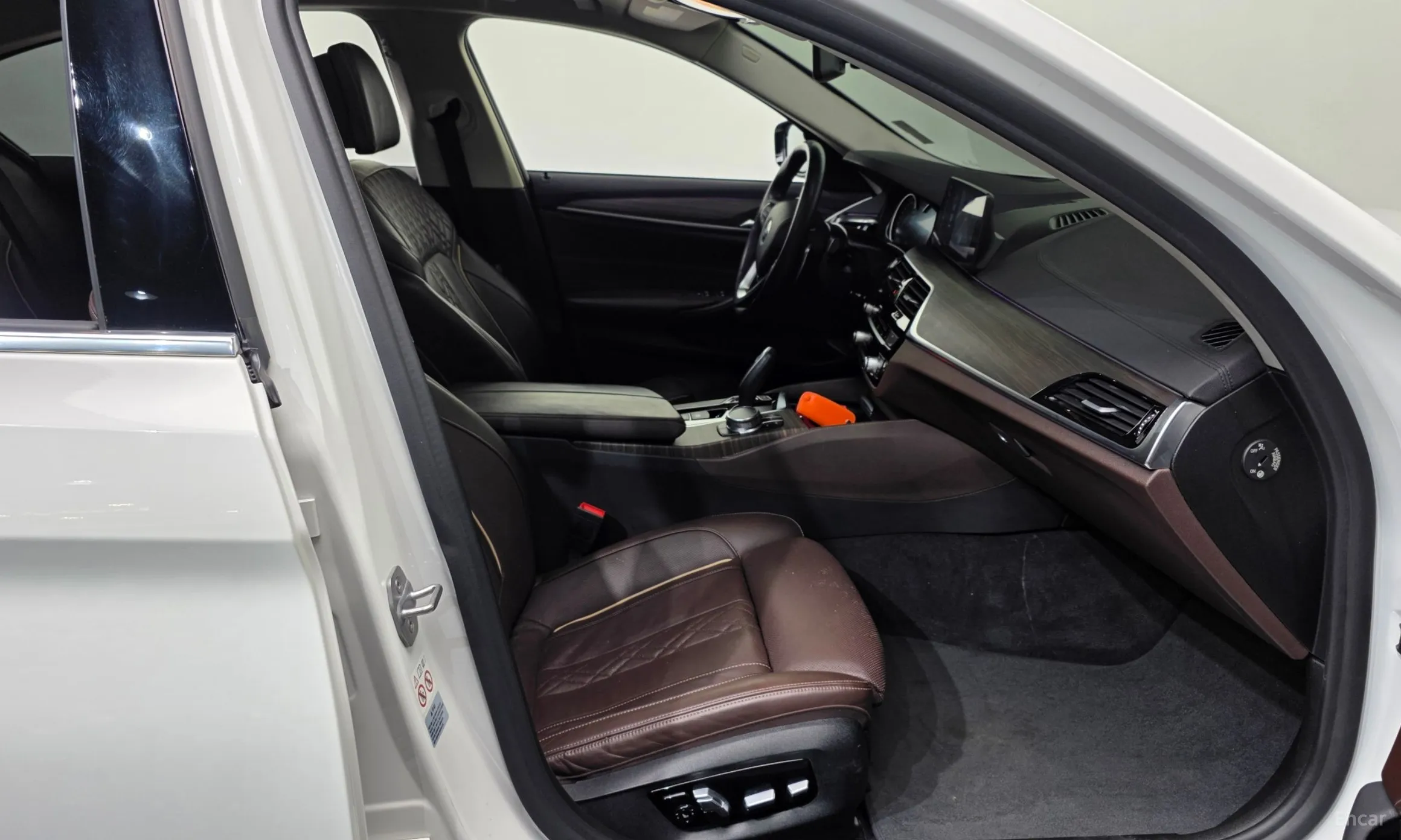 BMW 5 Series (G30) превью 11