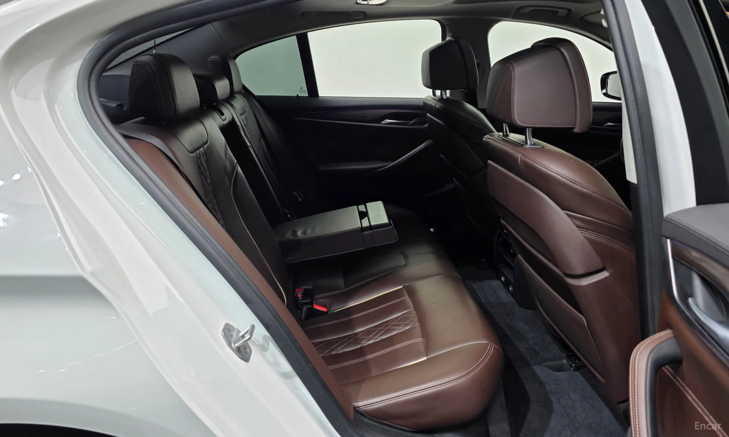 BMW 5 Series (G30) превью 12