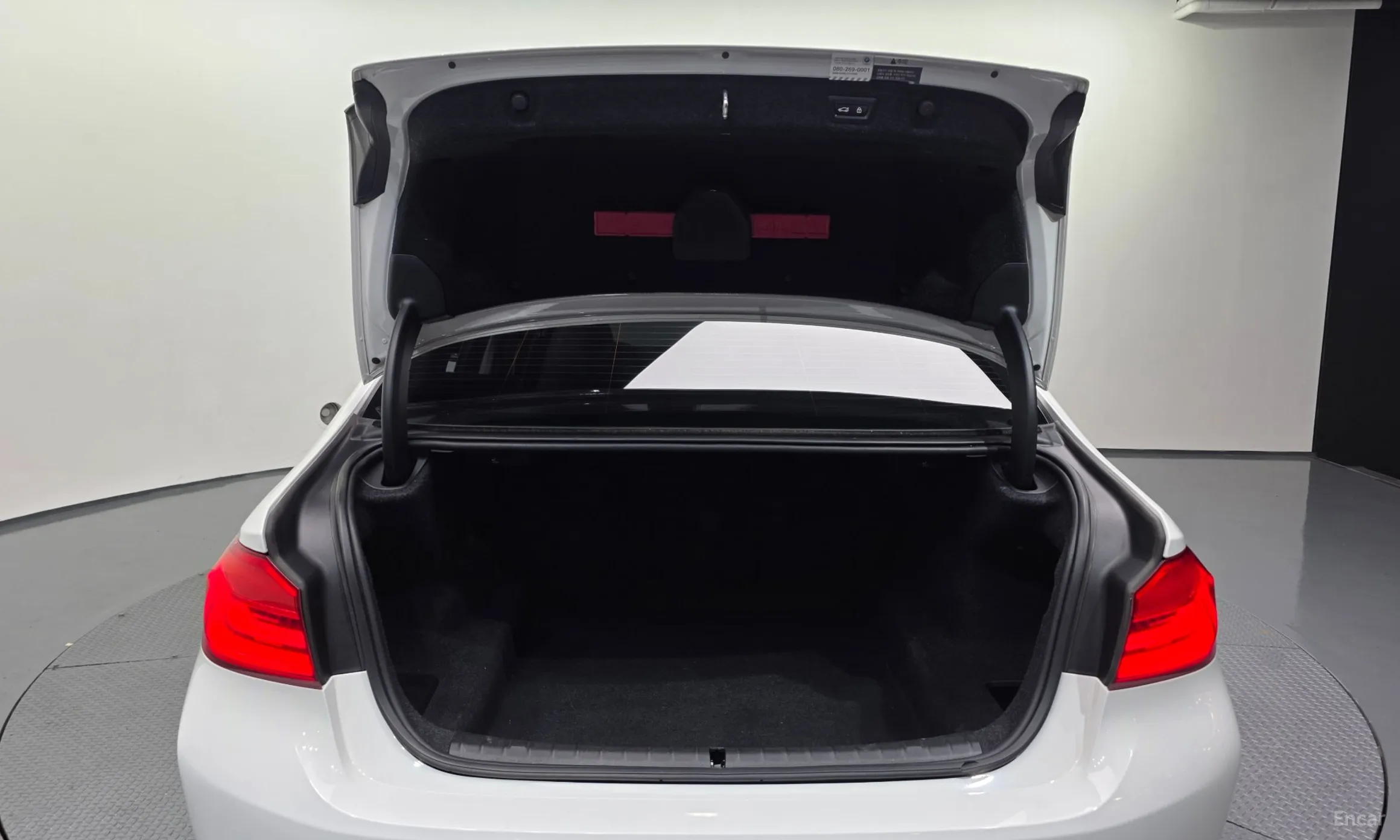 BMW 5 Series (G30) превью 20