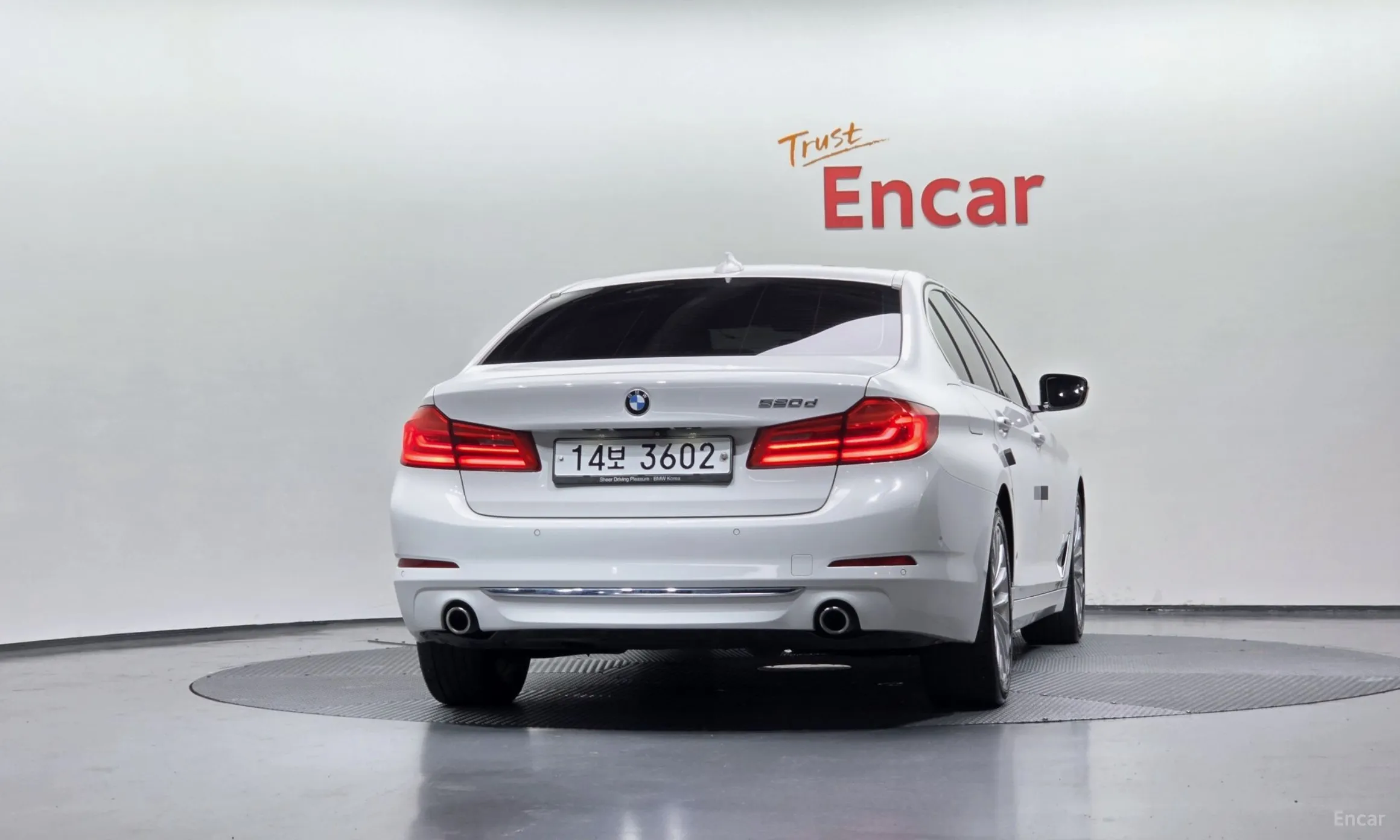 BMW 5 Series (G30) превью 4