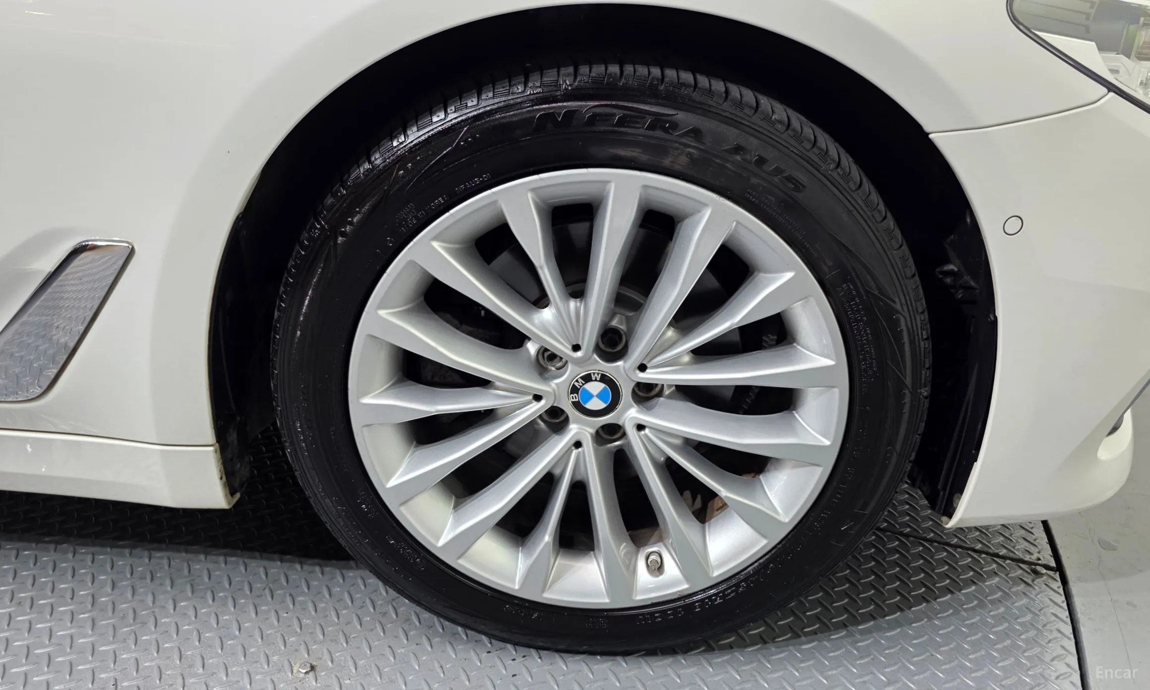 BMW 5 Series (G30) превью 5
